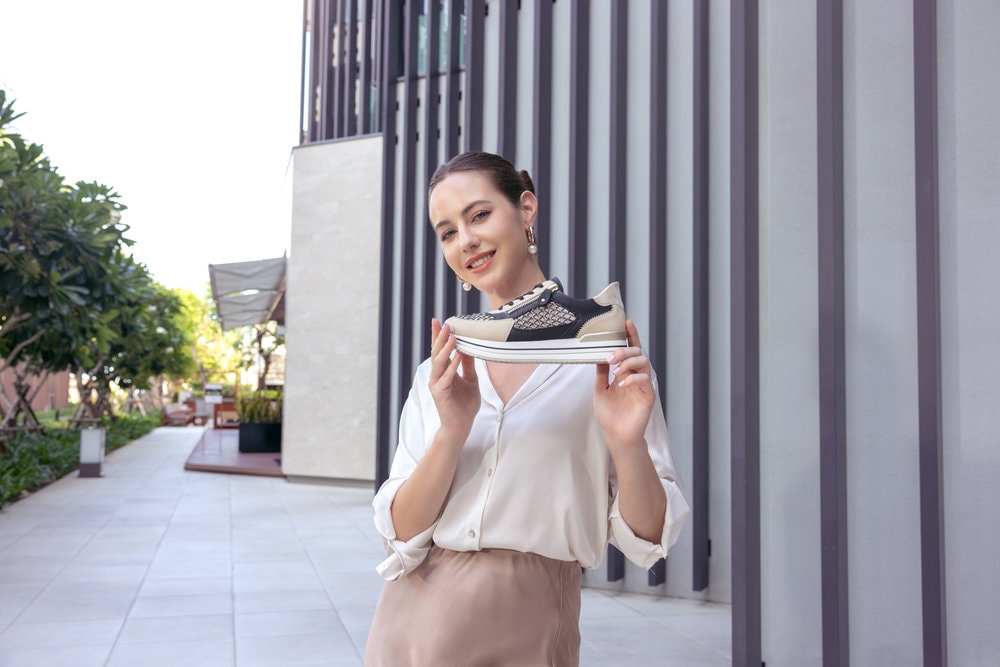 Remonte Plateausneaker  , Freiezitschuh, Halbschuh, Schnürschuh, vegan, Kontrastbesatz