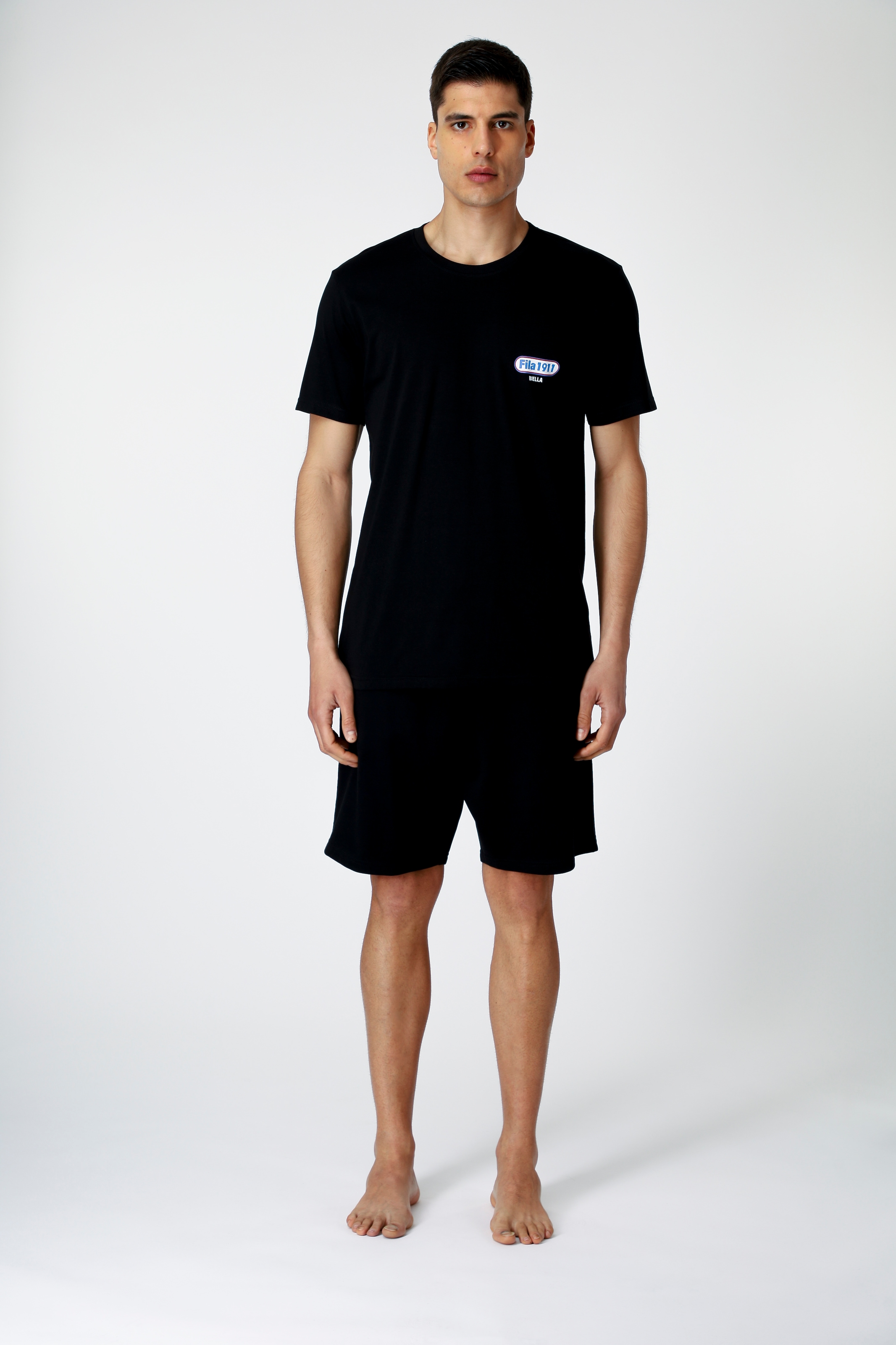 Fila Shorty »MAN JERSEY TOP + FRENCH TERRY PANTS PYJAMAS«, (2 tlg.), mit schlichtem Logo-Stitching, seitliche Taschen