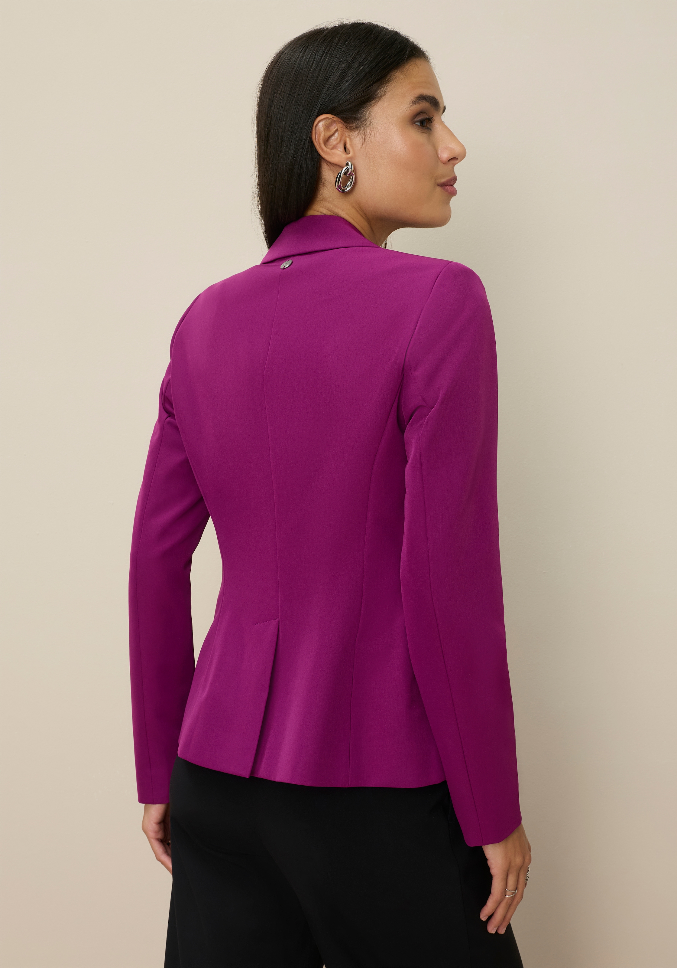 Tamaris Kurzblazer »mit figurbetonter Passform« in Trendfarben - mit passender Hose