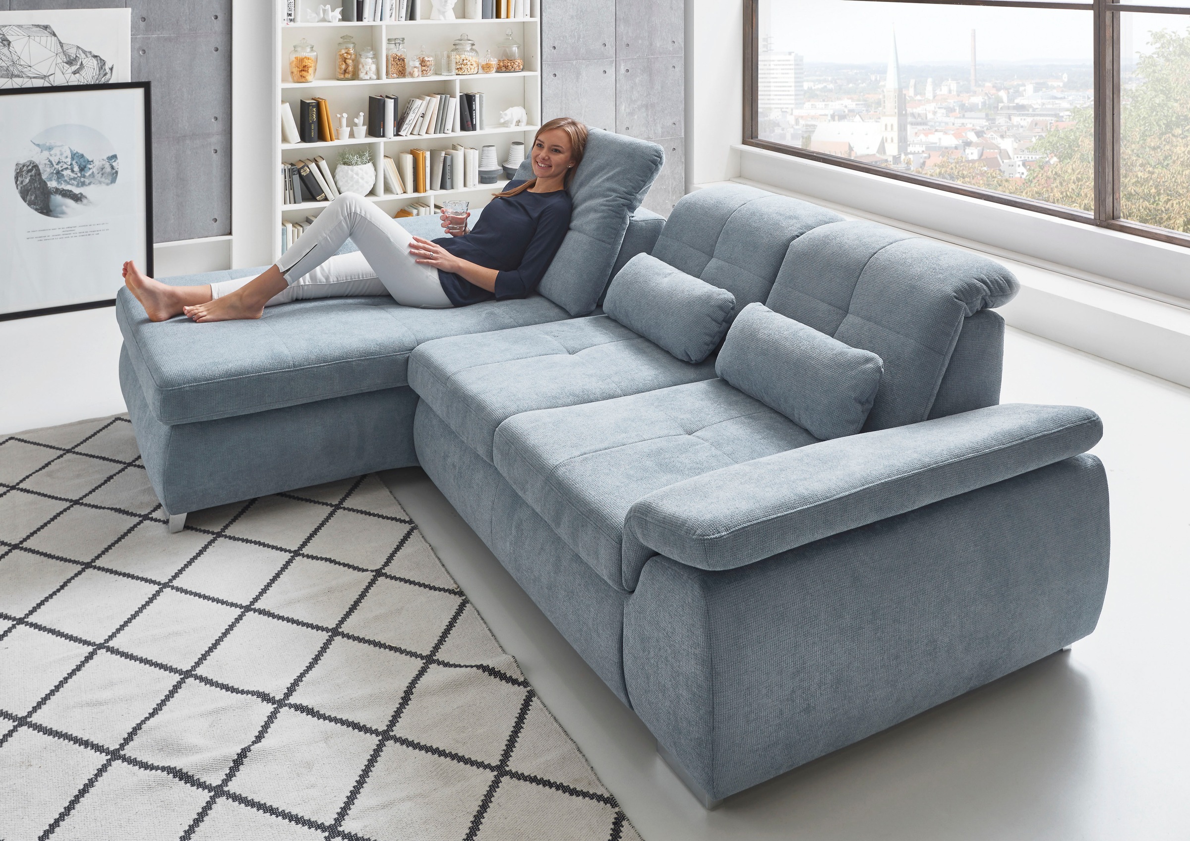 Die PlanBar Ecksofa »MP-IN16037 L-Form mit Federkern-Polsterung«, mit Sitztiefenverstellung & Zierkissen