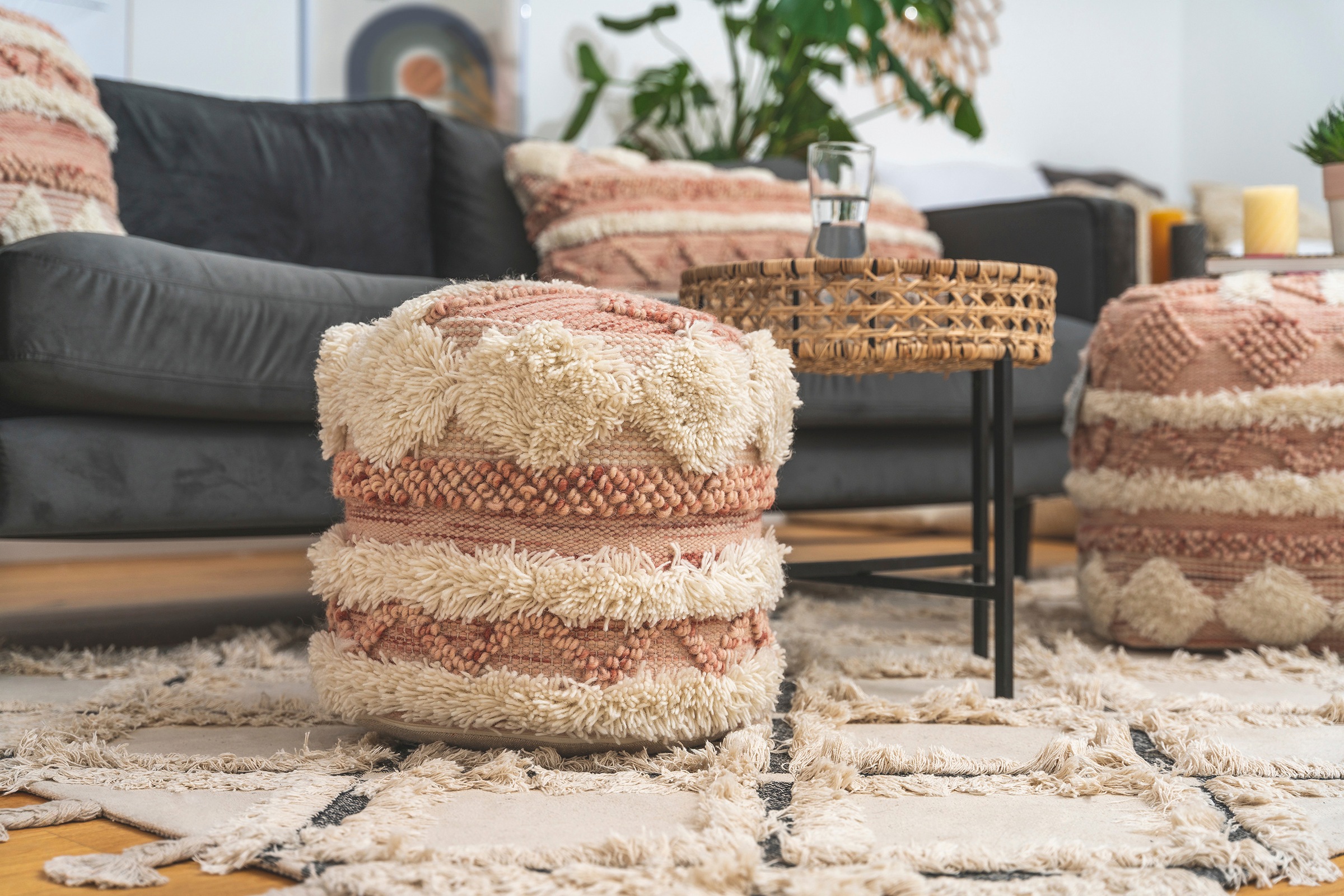 Kayoom Pouf »Bohist 225 35cm x 35cm,  Strukturen mit Fransen und Quasten«, (1 St.), handgefertigt, Unikat, sehr gut kombinierbar, vielfältig im Einsatz