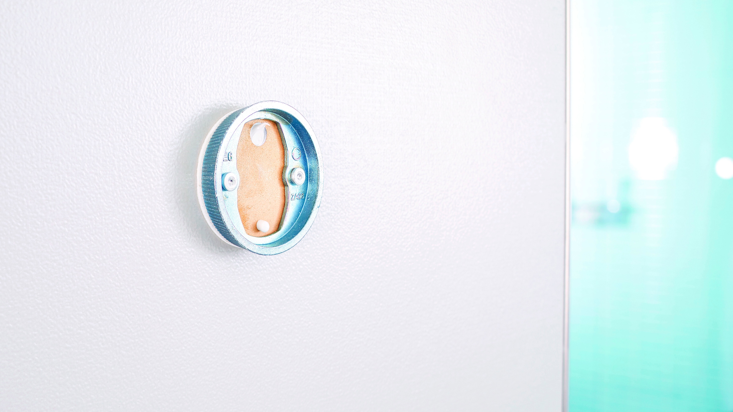 tesa Seifenspender »1x tesa klaam Design-Seifenspender« chrom-weiß 12,5 cm : 7 cm : 17 cm