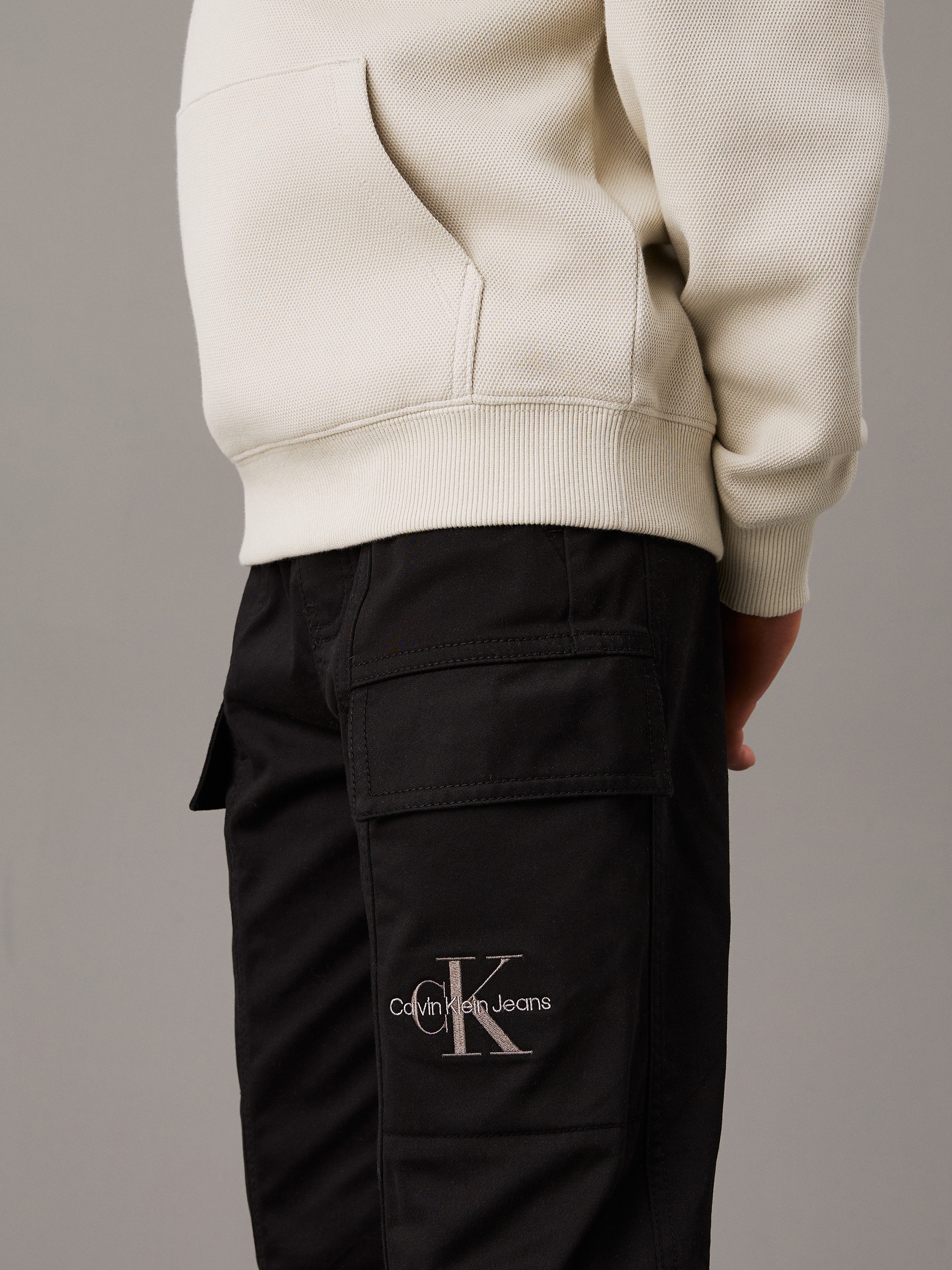 Calvin Klein Jeans Sweathose »ESSENTIAL WOVEN CARGO PANTS«, für Kinder bis 16 Jahre mit Logo-Print