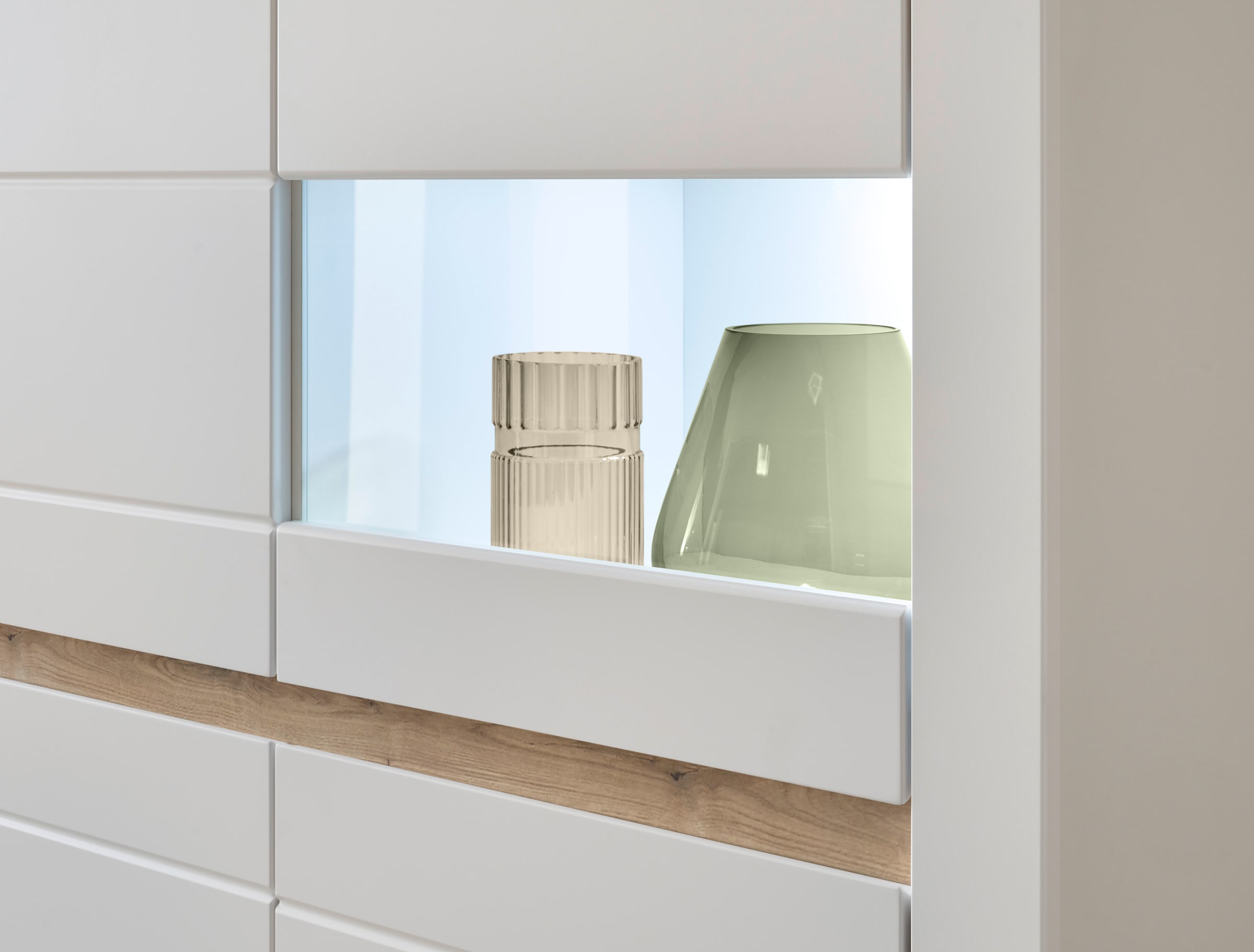INOSIGN Highboard »Chester, moderne Kommode, Schrank mit Stauraum, Sideboard in Weiß Matt«, (1 St.), austauschbare Blende in Griffleiste, zeitloses Design, 165 cm breit