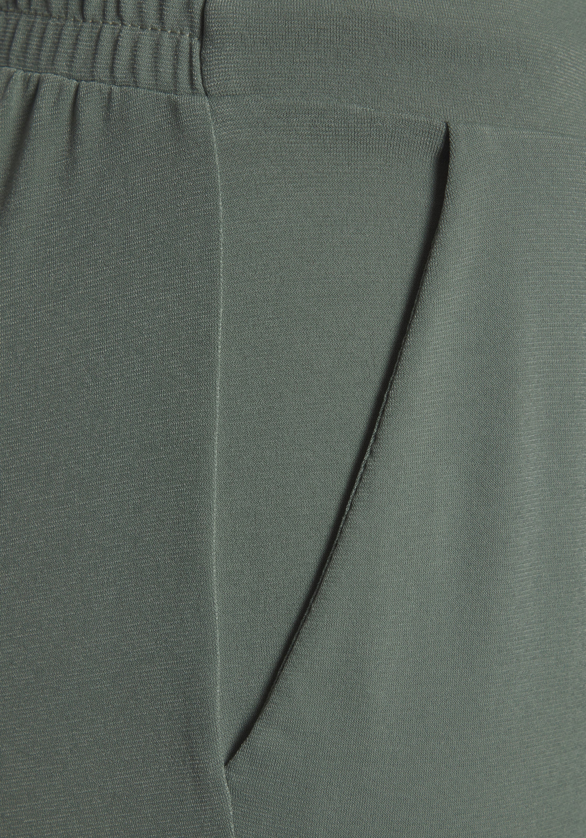 LASCANA Schlupfhose, aus glatter Jerseyqualität, leichte Sommerhose mit Taschen, bügelfrei