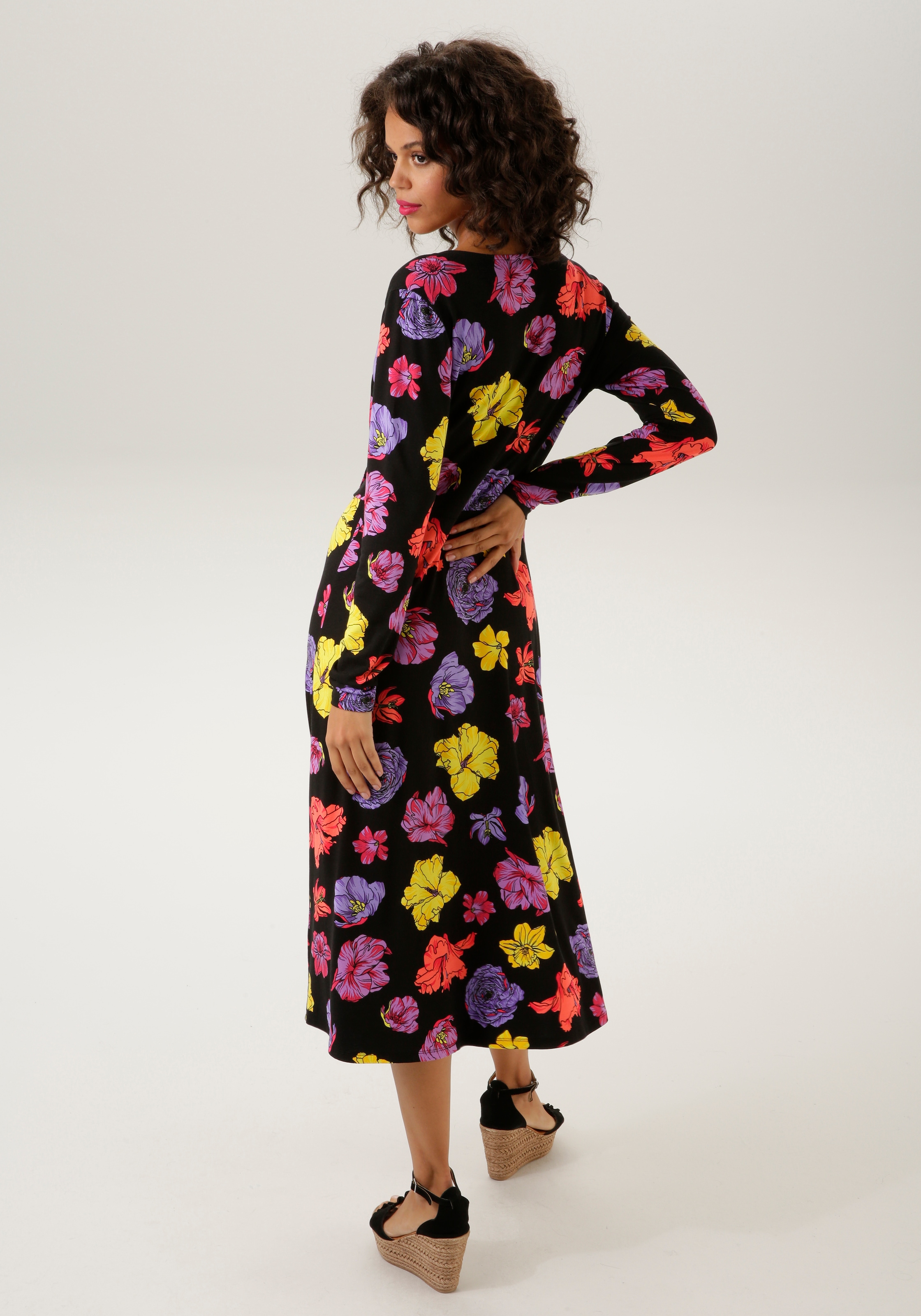 Aniston CASUAL Jerseykleid, mit farbenfrohen Blüten bedruckt - NEUE KOLLEKTION