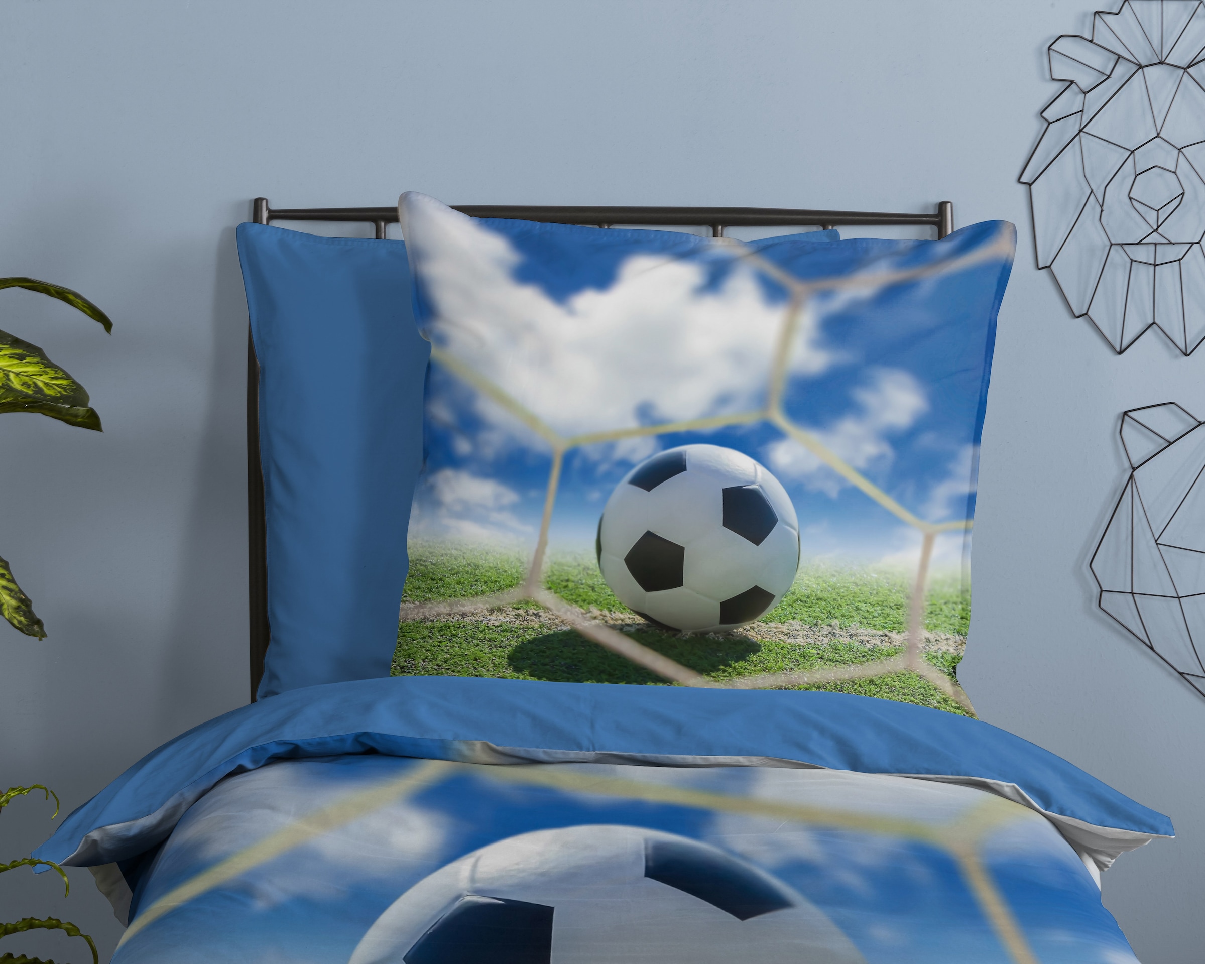 good morning Kinderbettwäsche »Maurits« 2 Stk. tlg. Baumwolle, Renforcé, Wendeoptik, Kind, Junge, Fußball, blau