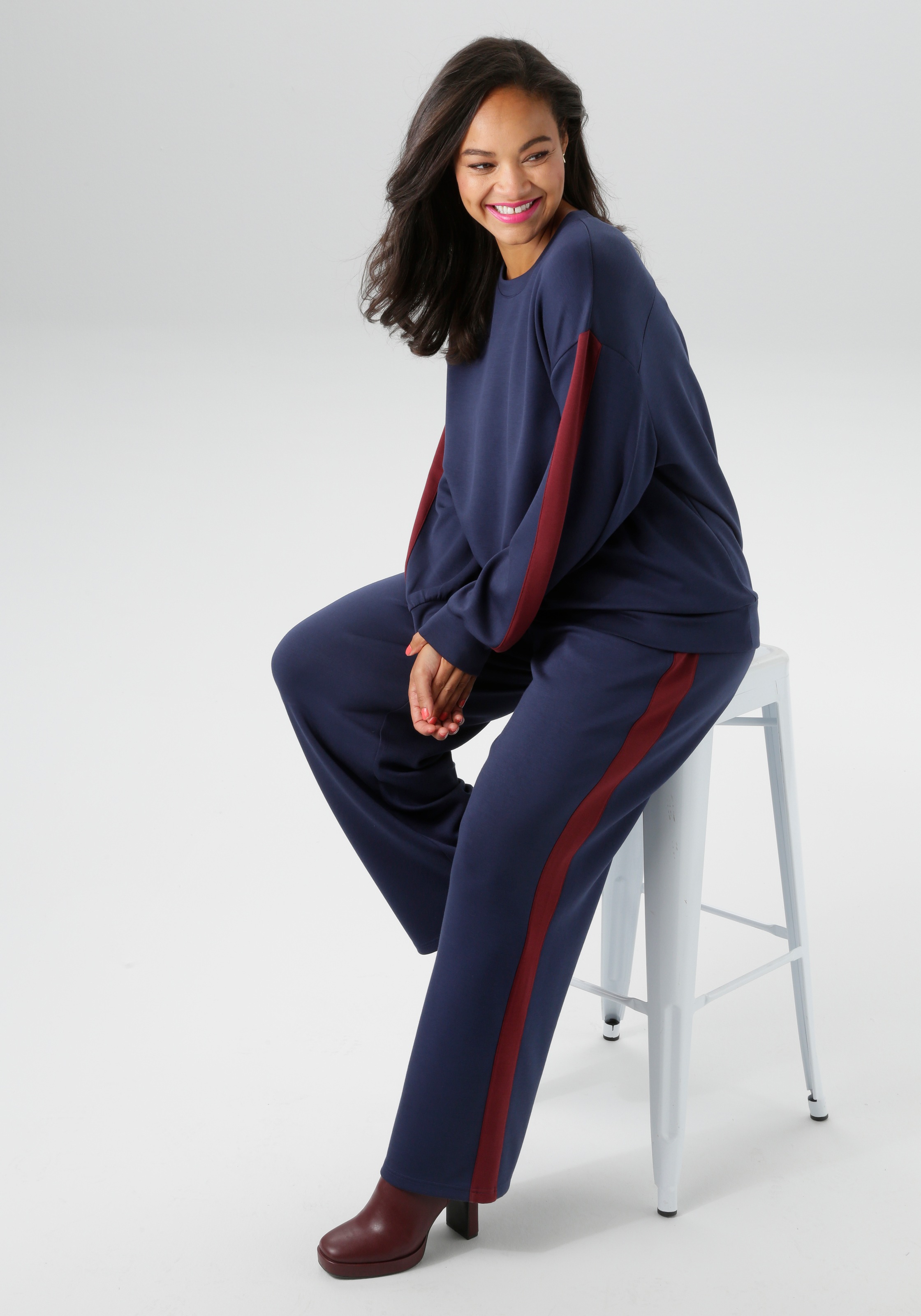 Aniston PLUS Sweatshirt, mit trendigen Seitenstreifen - NEUE KOLLEKTION