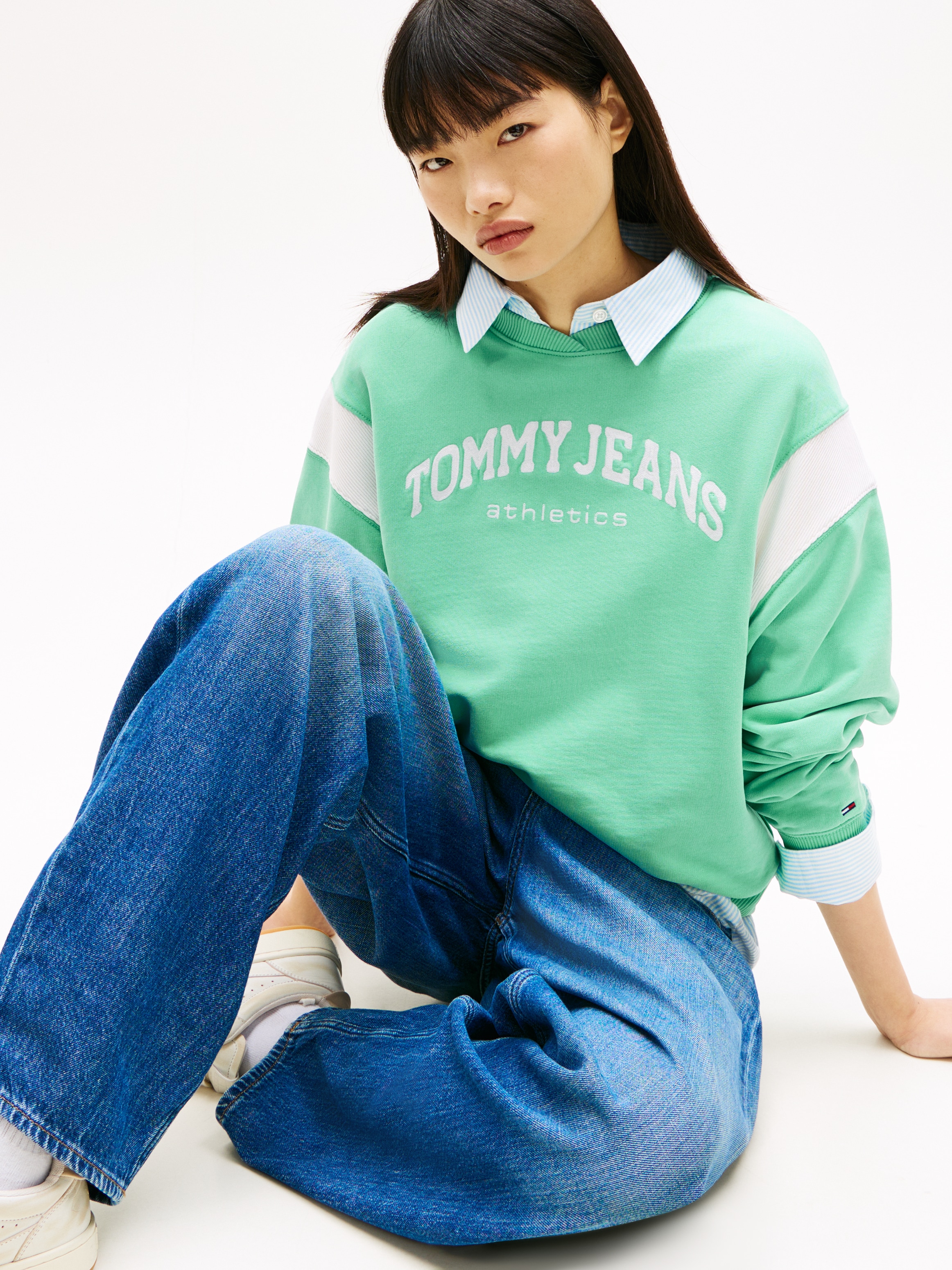 Tommy Jeans Sweatshirt »TJW BXY VARSITY CREW«, im Boxy Fit, Schulter-Details
