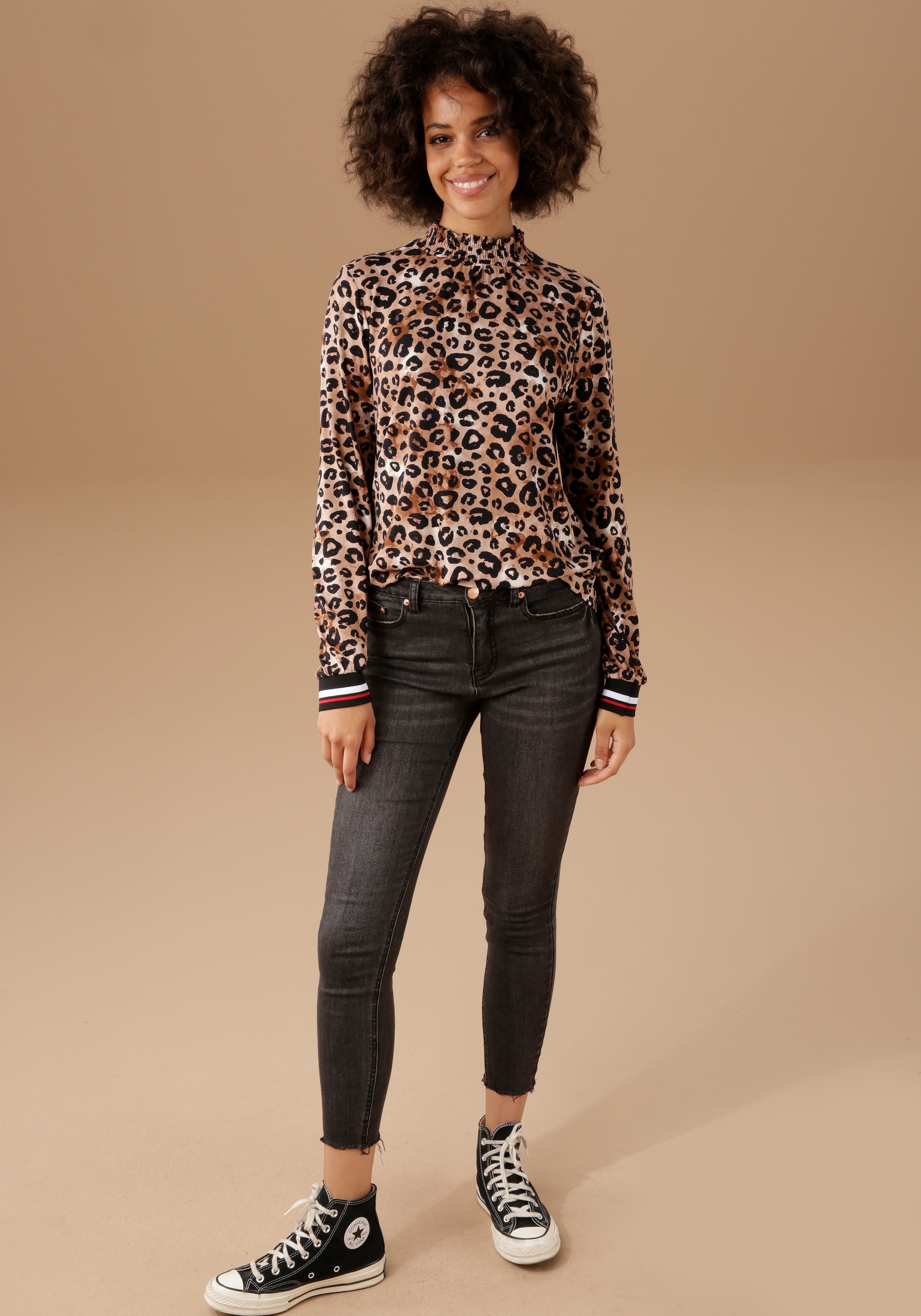 Aniston CASUAL Langarmshirt, mit trendigem Animal-Print und gestreiften Bündchen