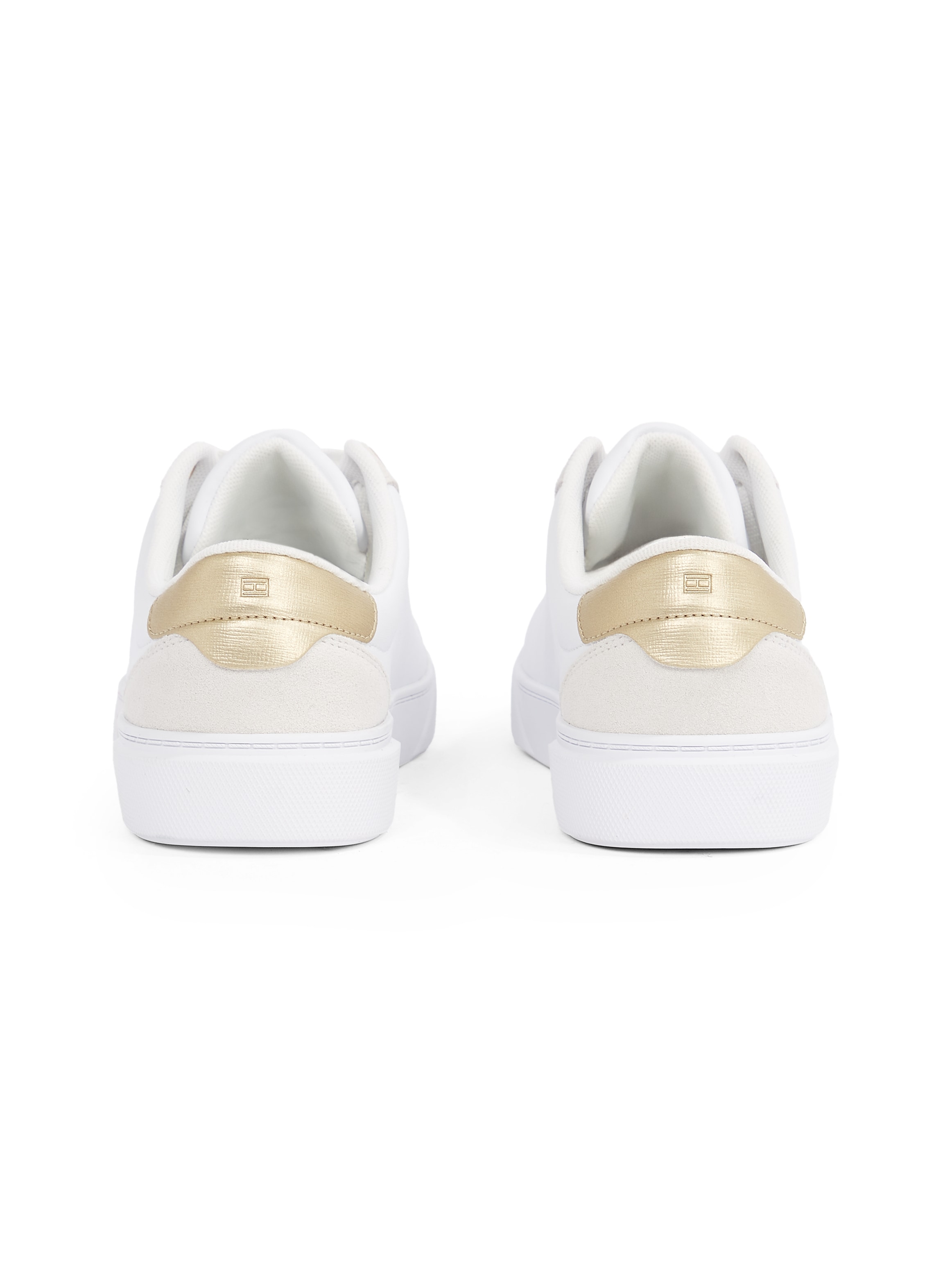 Tommy Hilfiger Plateausneaker »CHIC COURT SNEAKER«, Schnürschuh, Halbschuh, Freizeitschuh mit goldfarbenen Besätzen