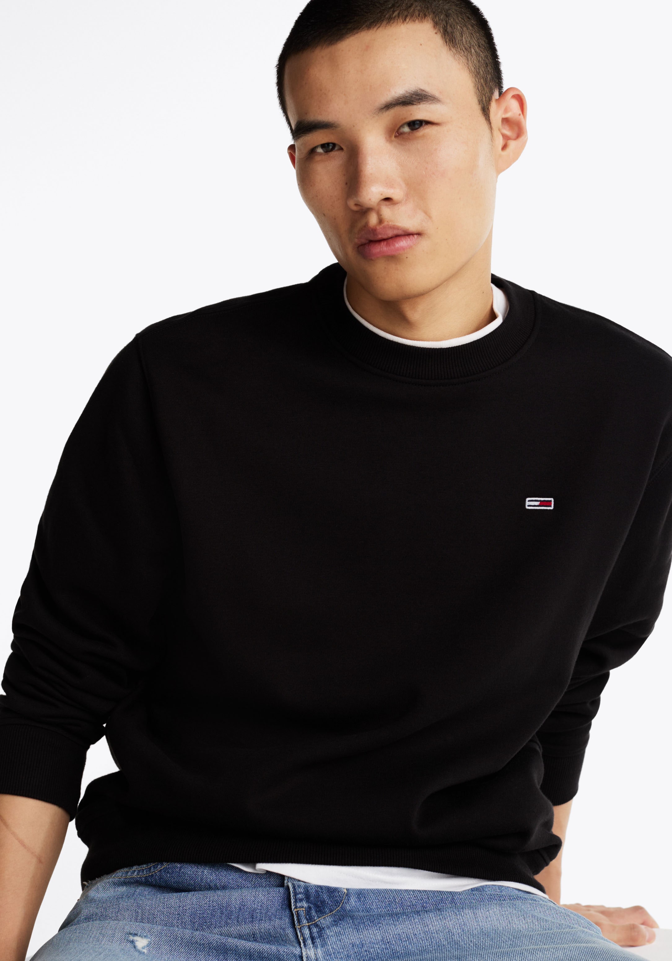 Tommy Jeans Sweatshirt »TJM REG S FLAG CREW«, Mit besticktem Markenlogo auf Brusthöhe