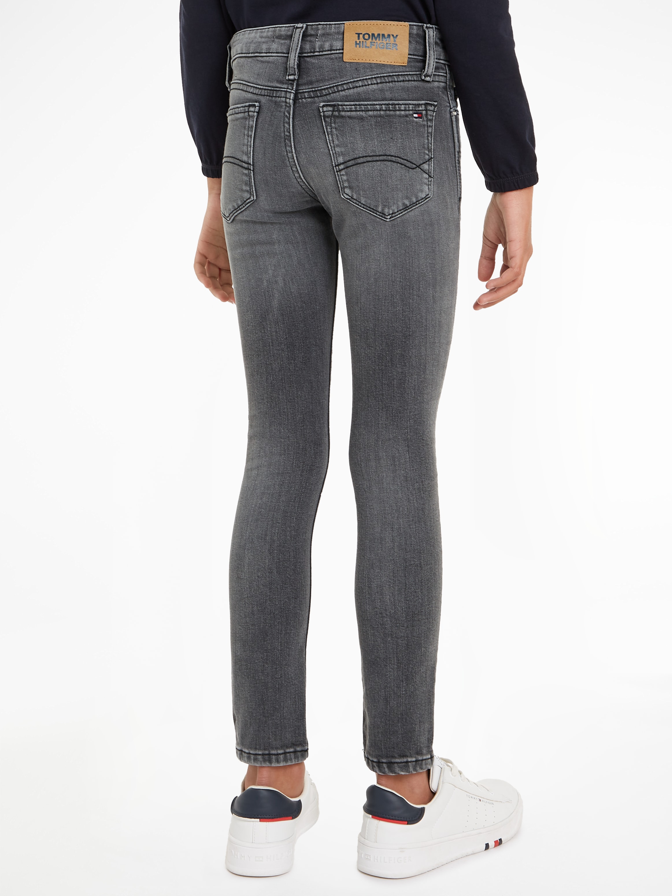 Tommy Hilfiger Skinny-fit-Jeans »NORA SKINNY MID GREY WASH DENIM«, Kinder bis 16 Jahre mit Logoprägung