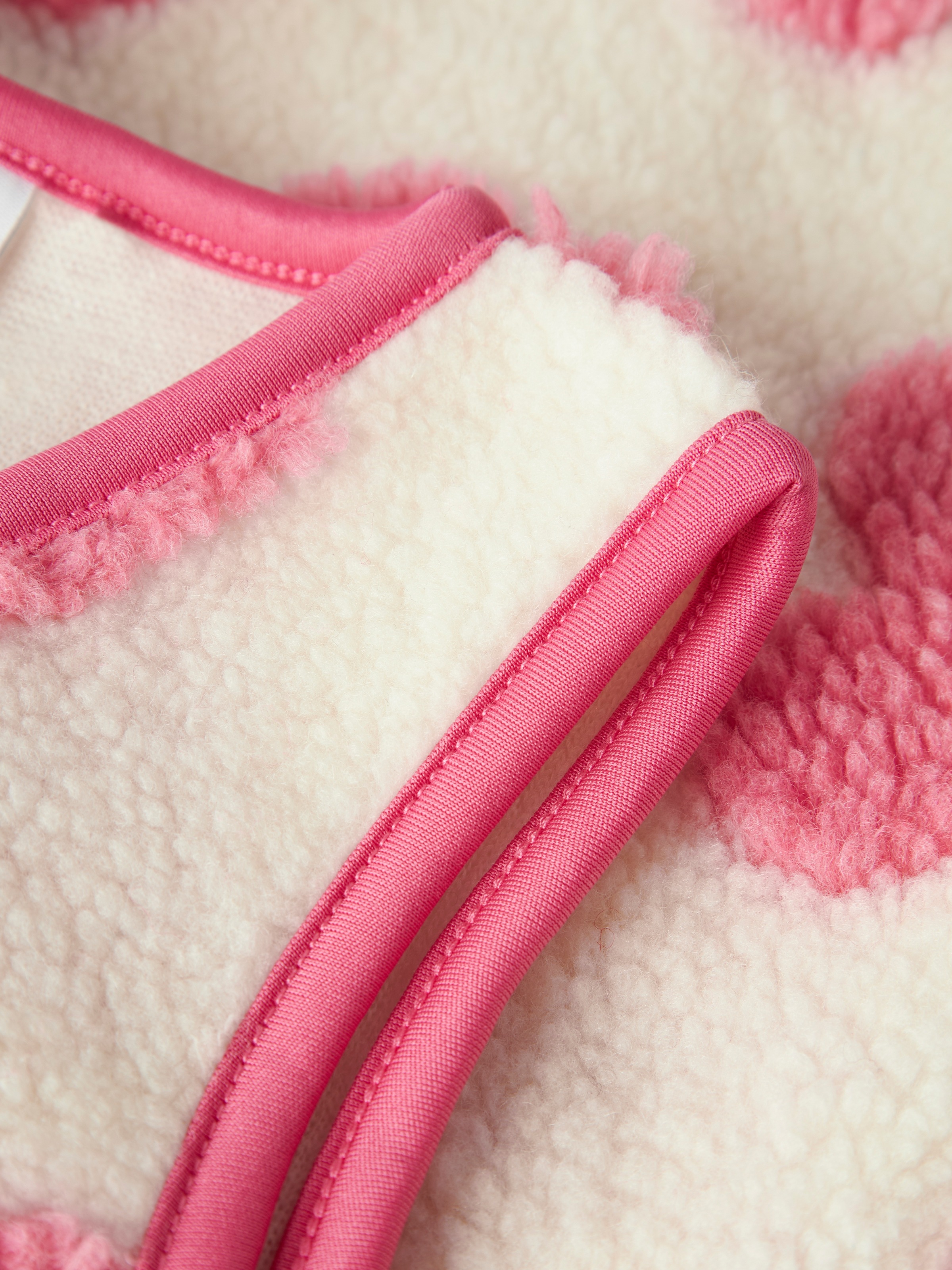 Name It Fleeceweste »NMFLARA TEDDY VEST« aus Polyester, normal geschnitten, mit V-Ausschnitt