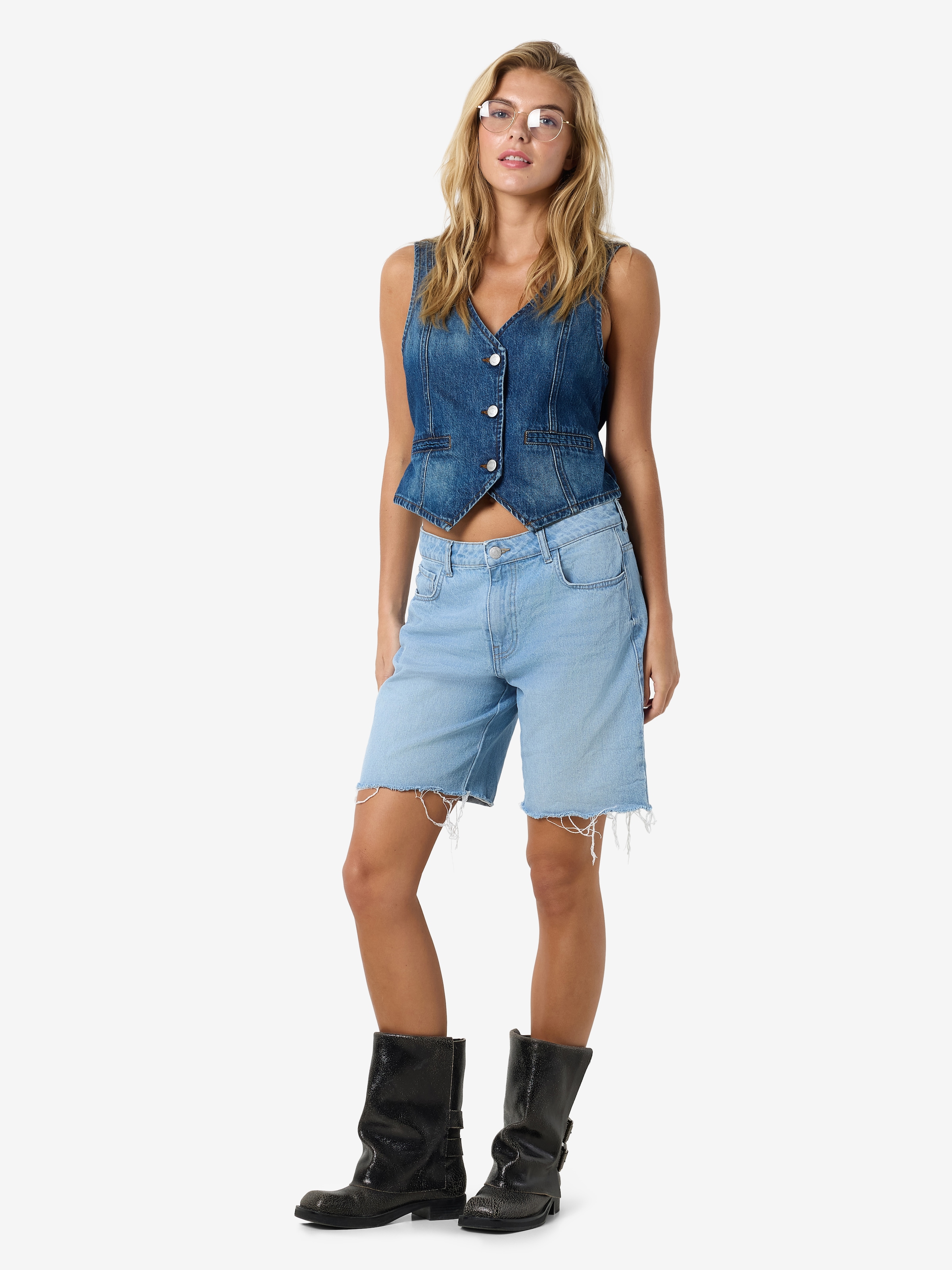Noisy may Jeansshorts »NMHOLLA NW LOOSE SHORT AZ425LB NOOS«, modisch offene Säume
