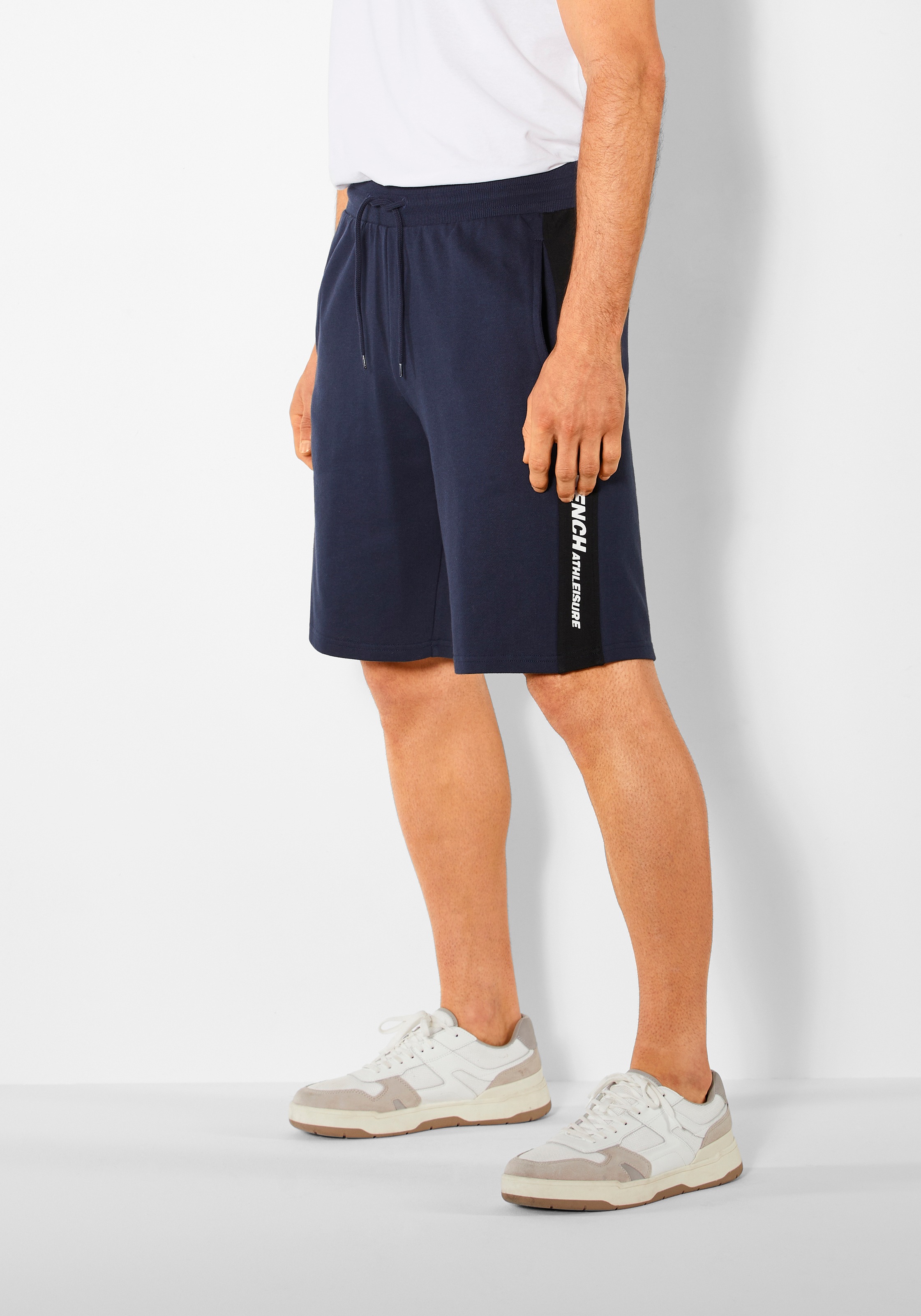8. Bild von Bench. Loungewear Sweatshorts, mit seitlichem Einsatz