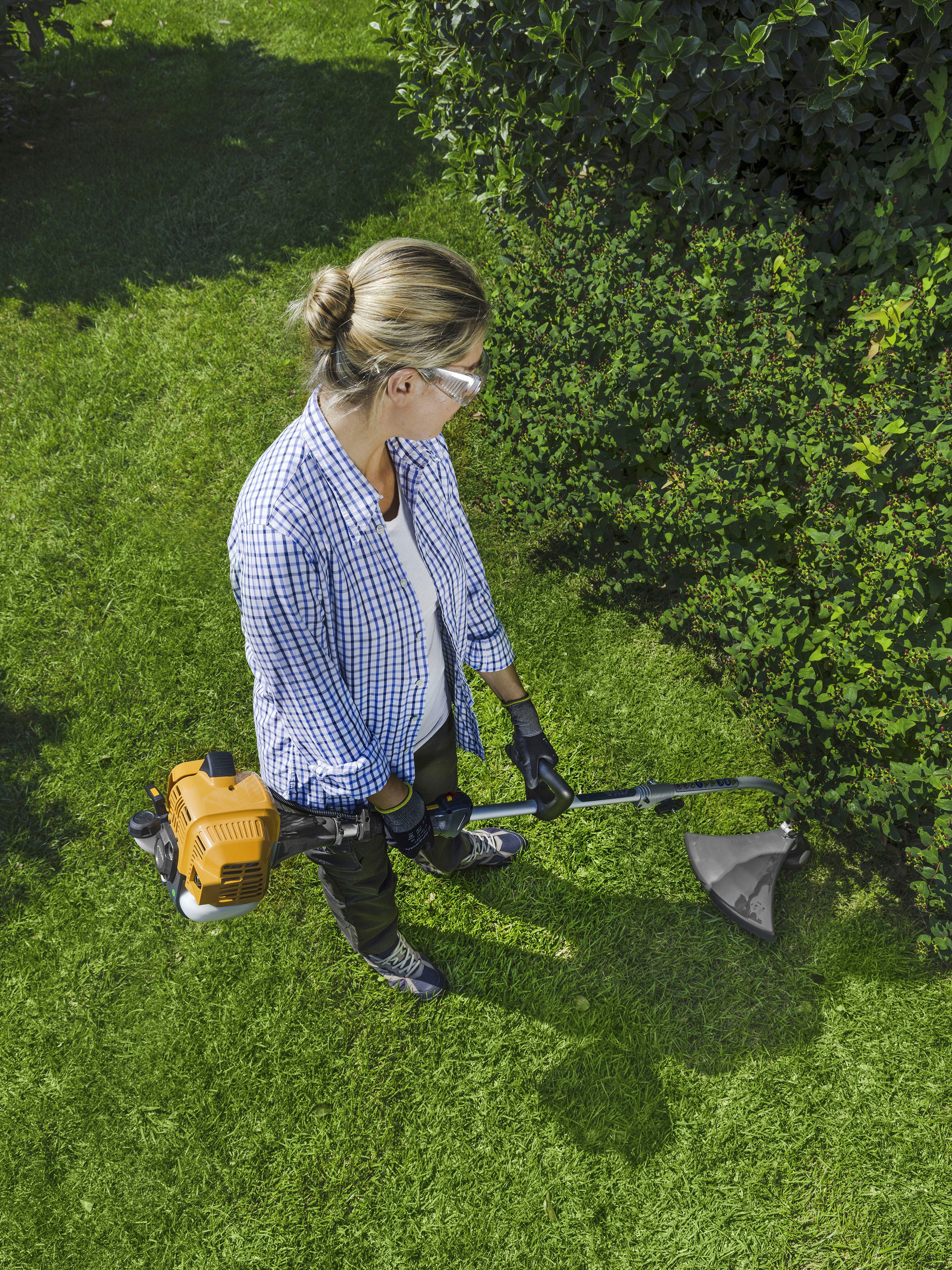 STIGA GARDEN Benzin-Motorsense »GT 330 A«, Gebogener Schaft, Tap&Go Fadenspule