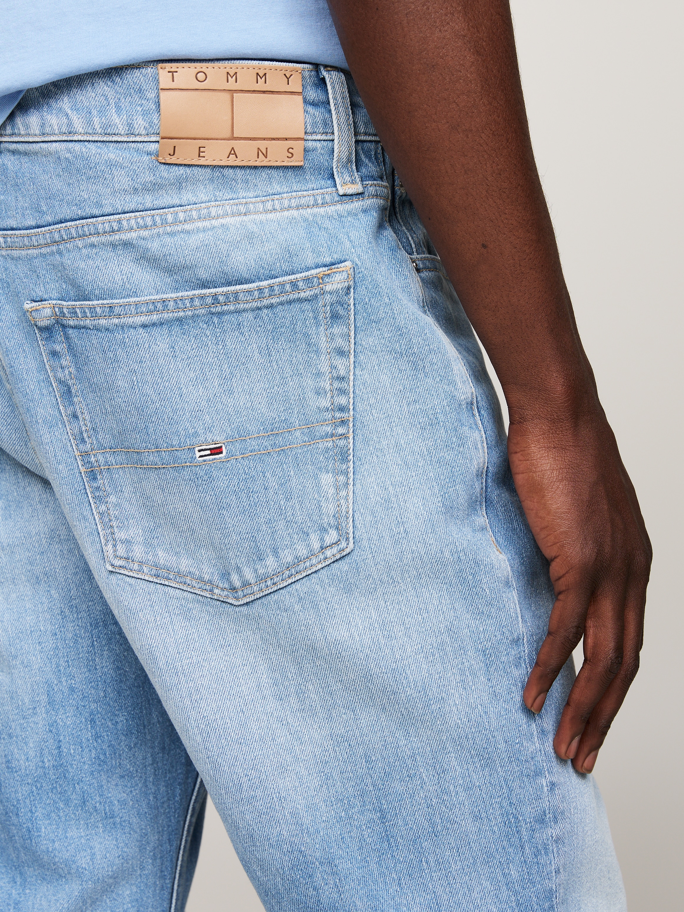 Tommy Jeans Slim-fit-Jeans »RYAN SLIM STRAIGHT«, mit Logoprägung