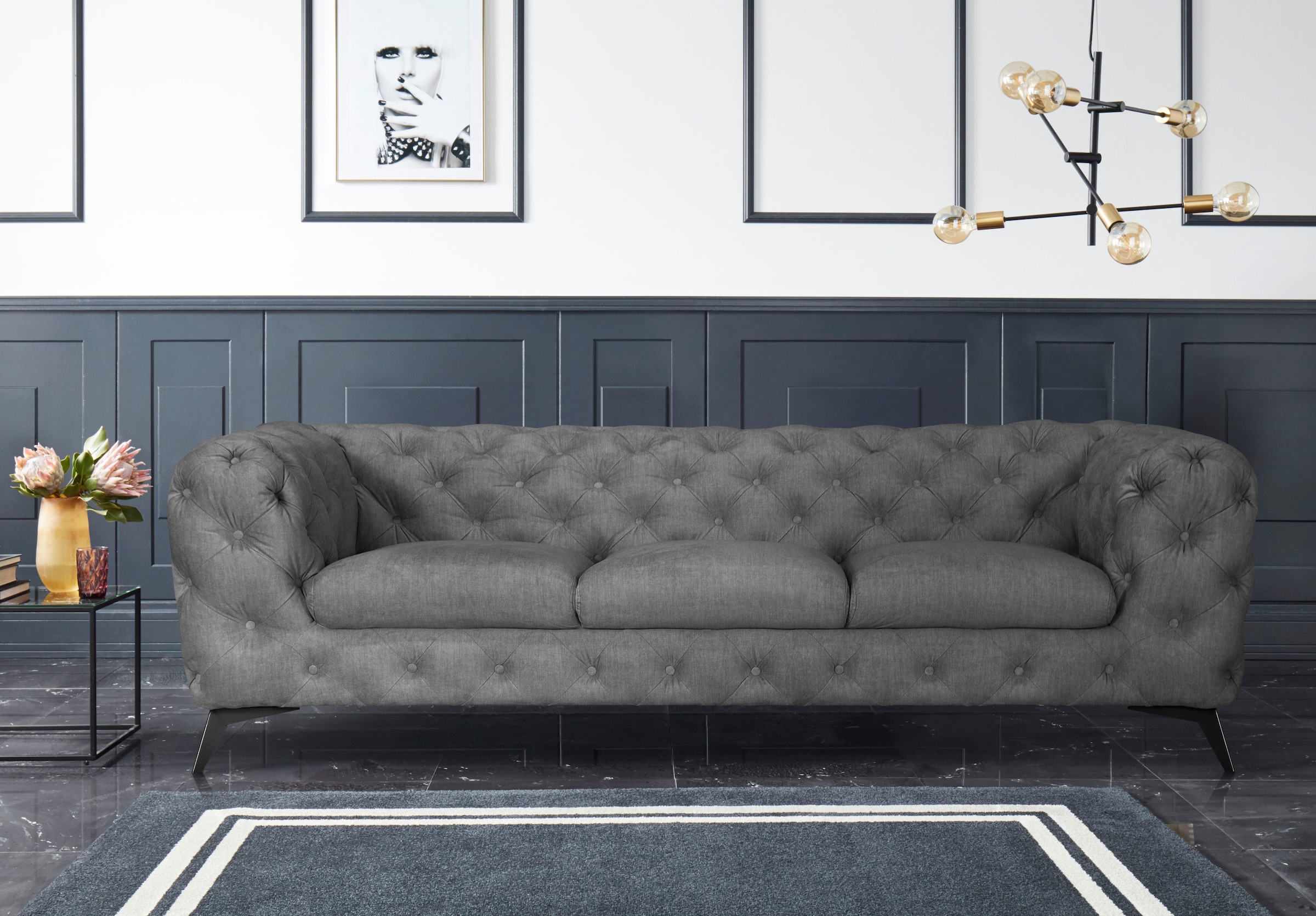 Leonique Chesterfield-Sofa »Glynis«, aufwändige Knopfheftung, moderne  Chesterfield Optik, Fußfarbe wählbar auf Raten bestellen