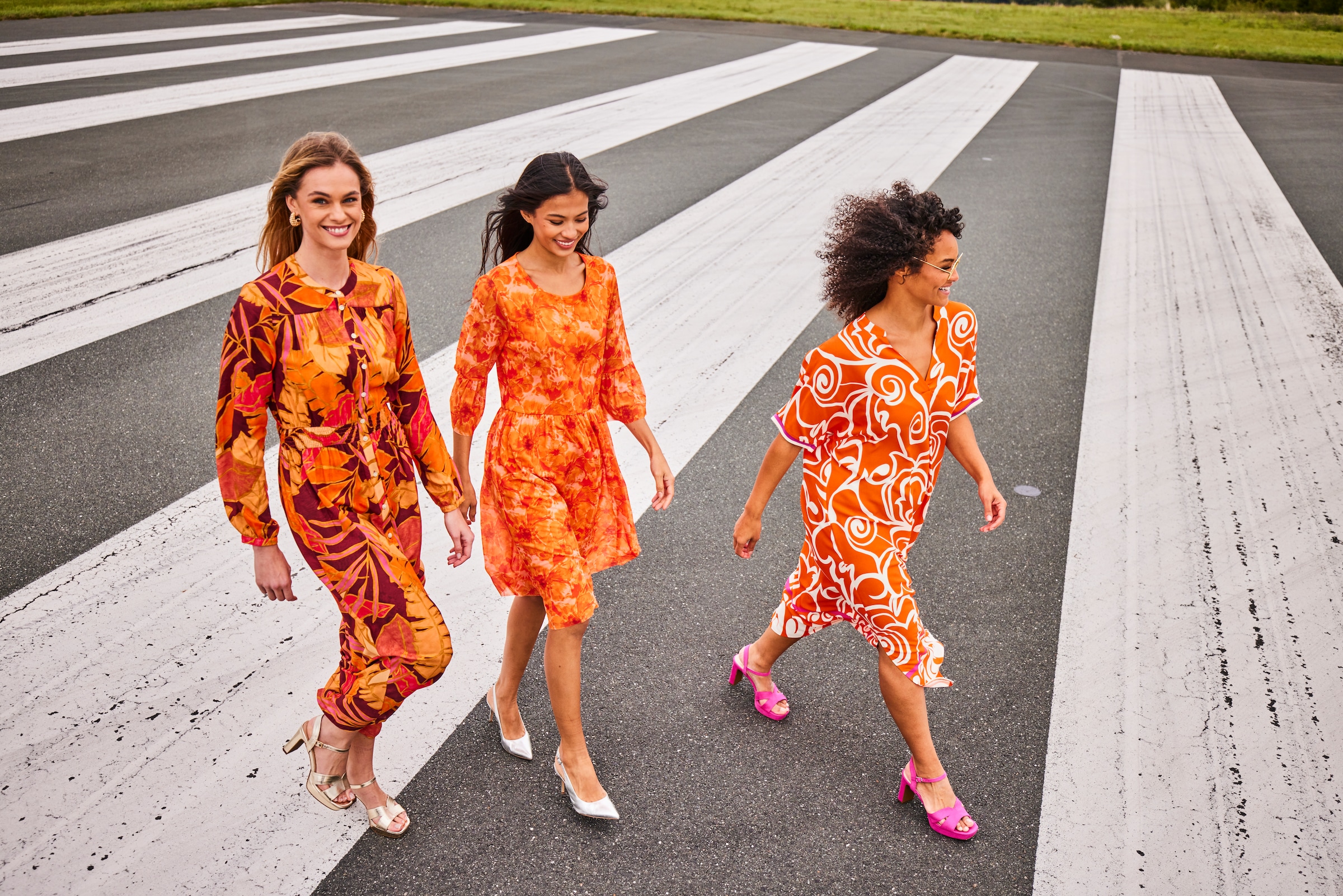 Aniston PLUS Sommerkleid mit extravagantem, grafischen Druck