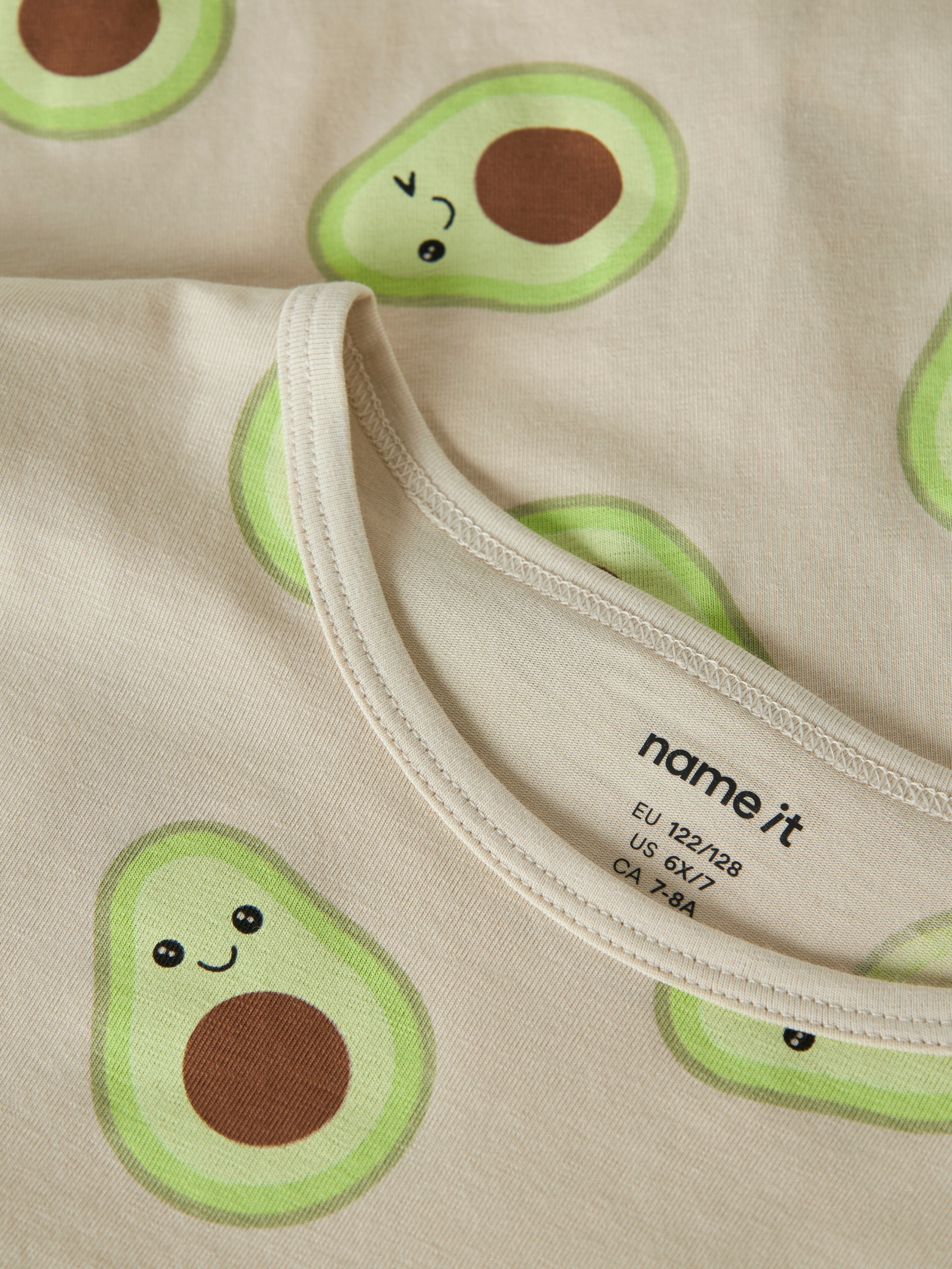 Name It Schlafanzug »NKFNIGHTSET OATMEAL AVOCADO NOOS« Set, 2 tlg. im lustigen Avocado-Alloverprint