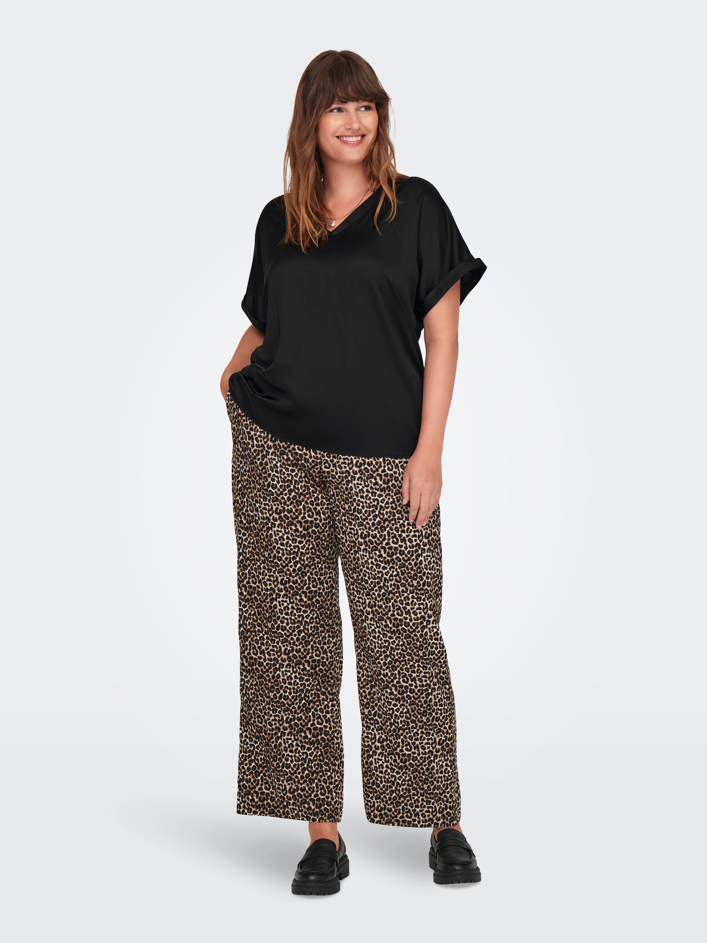 ONLY CARMAKOMA Shirtbluse »CARBRYNJA LIFE S/S IN-ONE TOP WVN« in glänzender Optik