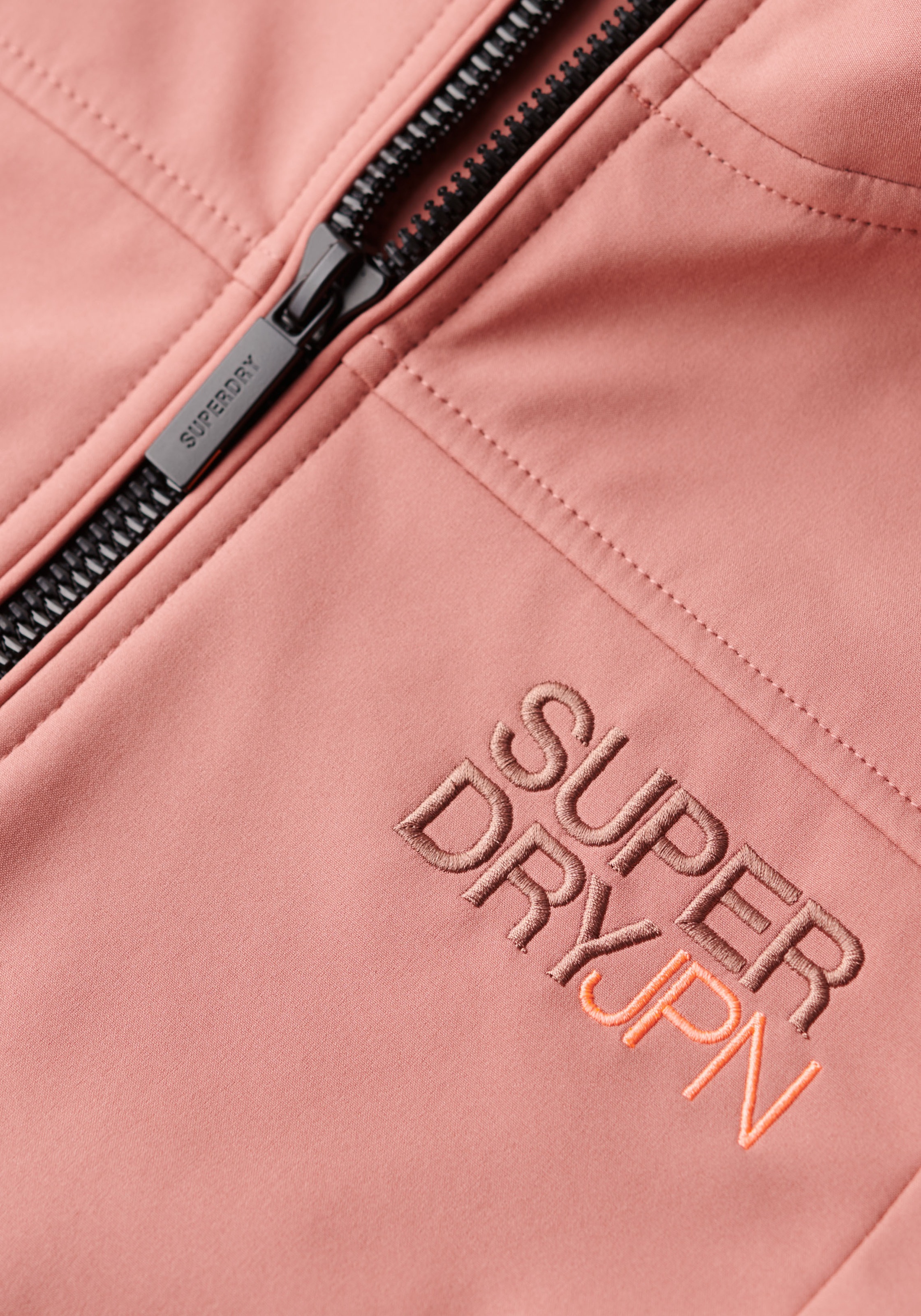 Superdry Outdoorjacke »HOODED SOFT SHELL TREKKER JKT«, mit Kapuze
