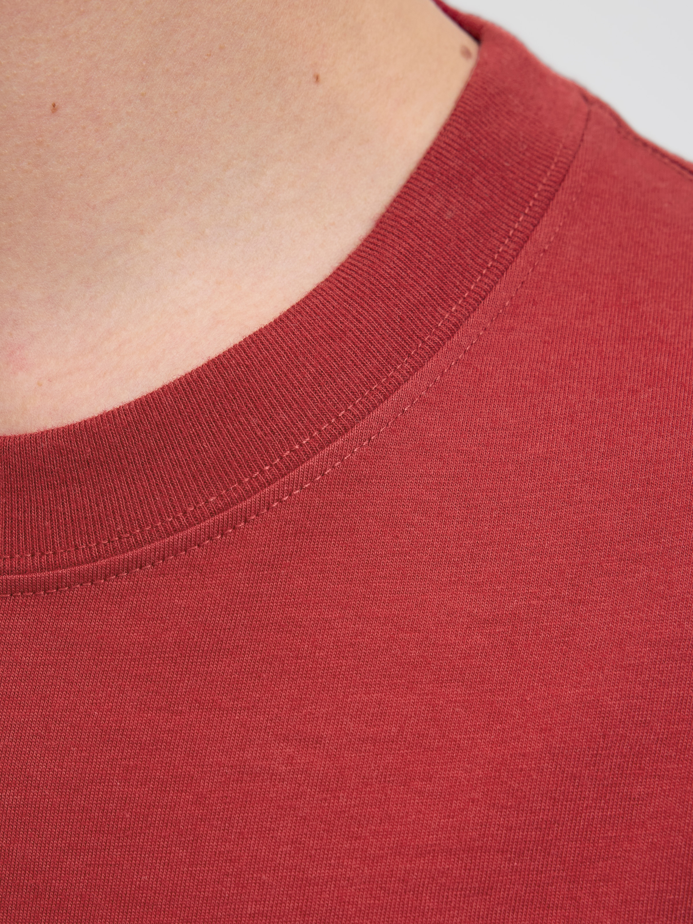 Jack & Jones Rundhalsshirt »JORNORREBRO EMB TEE SS CREW NECK NOOS« Baumwolle, locker geschnitten