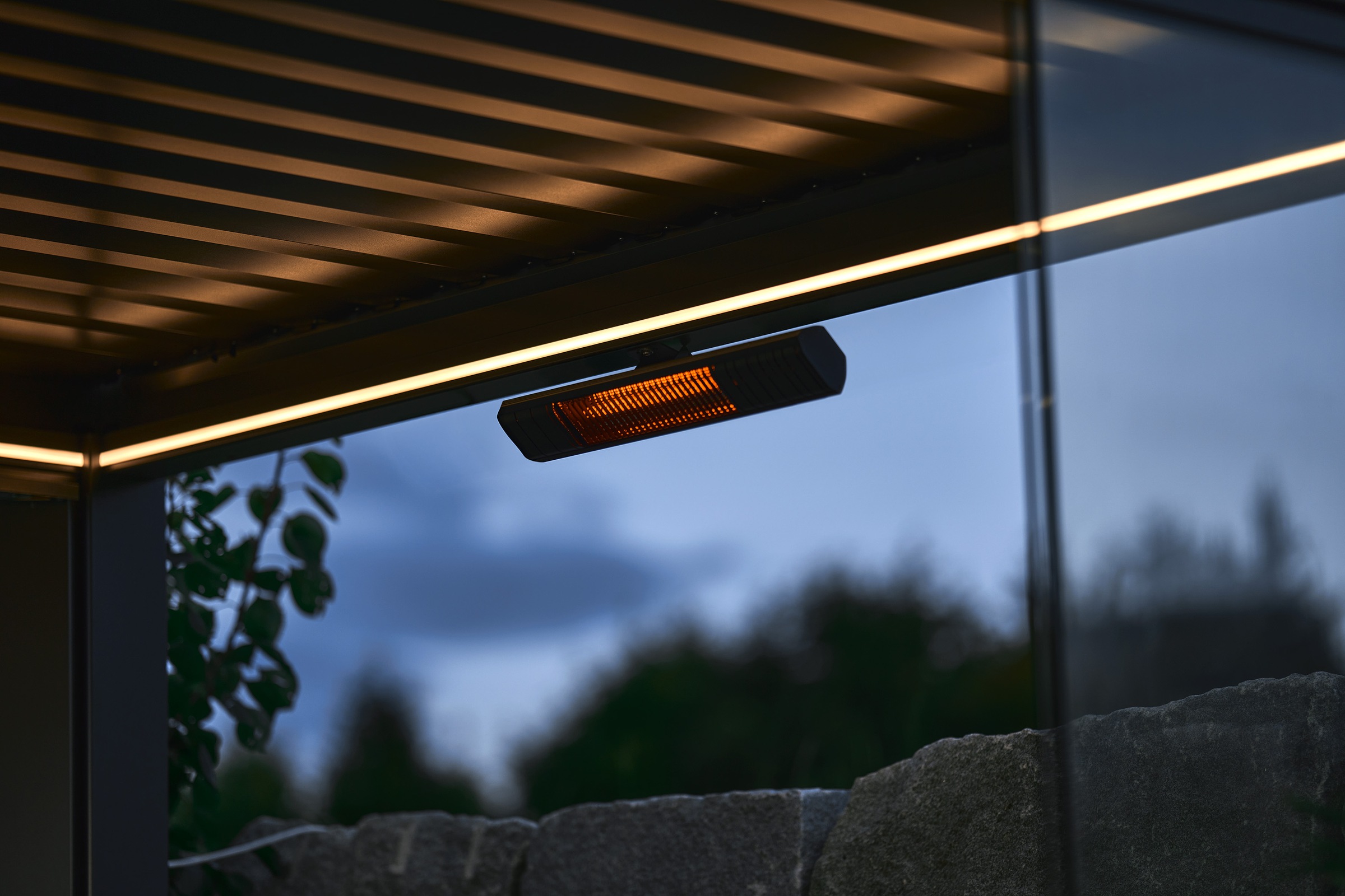 Biohort Heizstrahler »für Pergolen, CH inkl. 24 h Timer« mit WiFi Funktion, Remote control + Touch control für Pergola