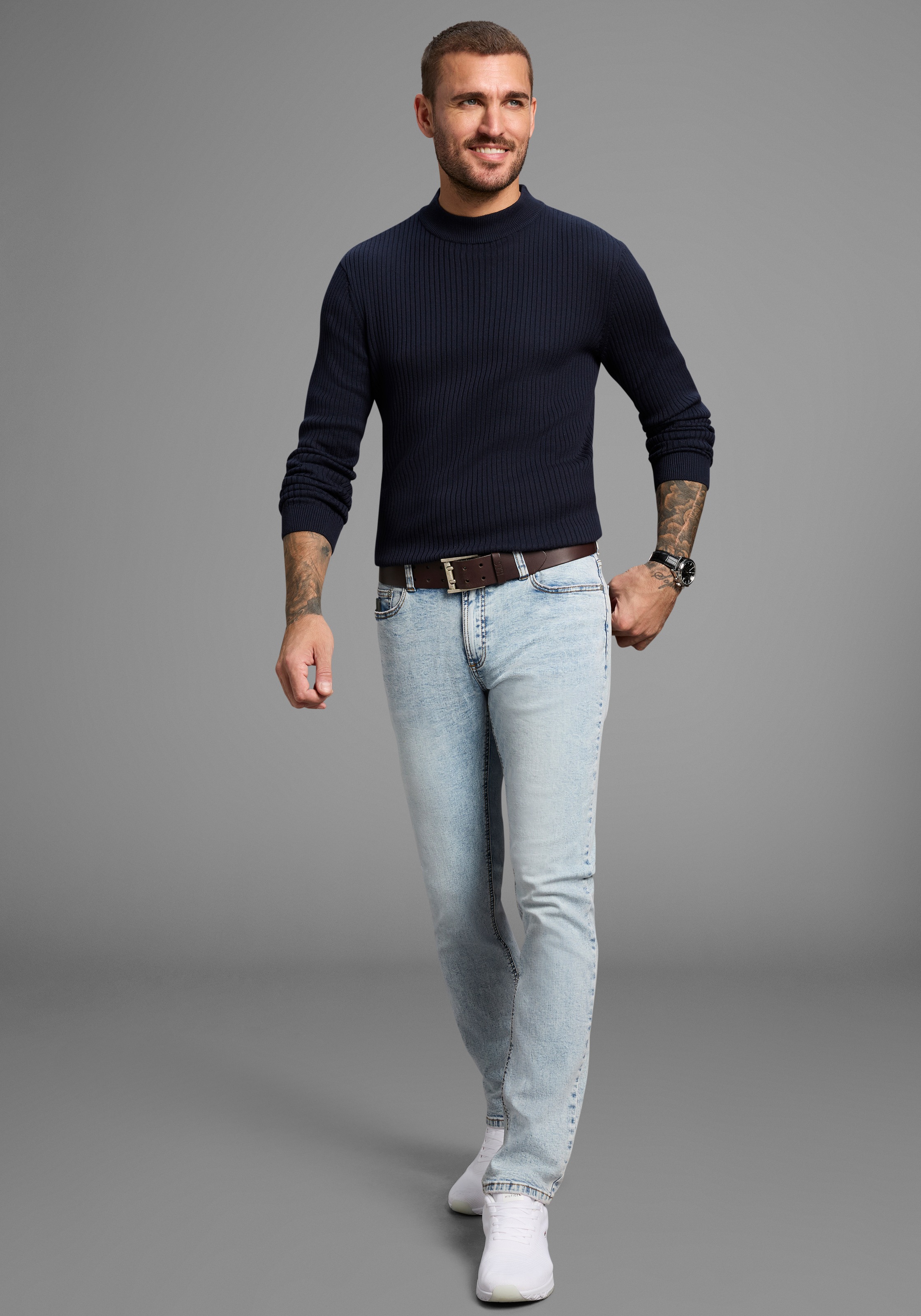 Bruno Banani Straight-Jeans »Hutch«, gerade Beinform, teilweise mit modischen Destroyed-Effekten