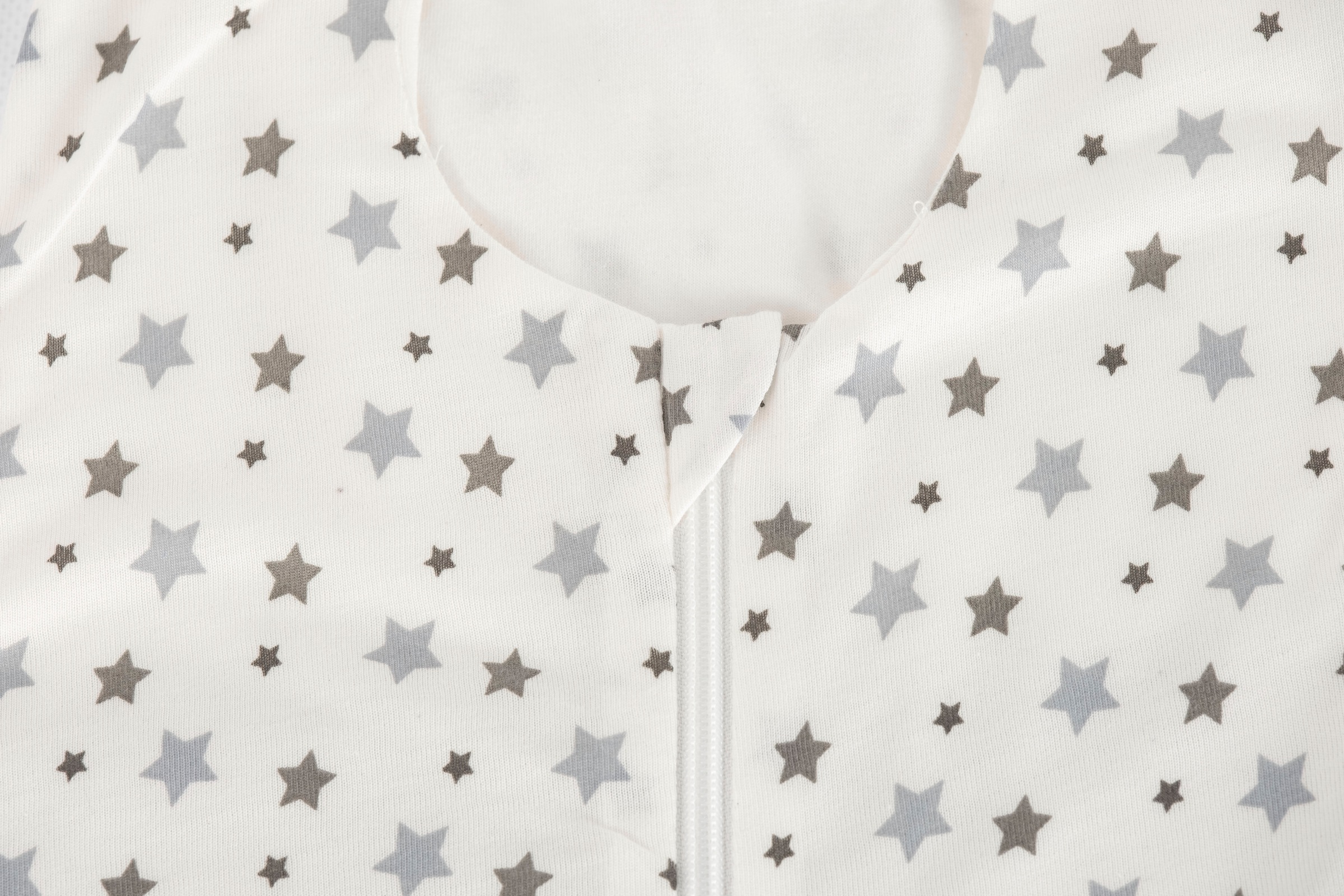 Träumeland Babyschlafsack »Sommerschlafsack LIEBMICH TENCEL™, Design weiß mit grauen Sternen«, (1 tlg.)