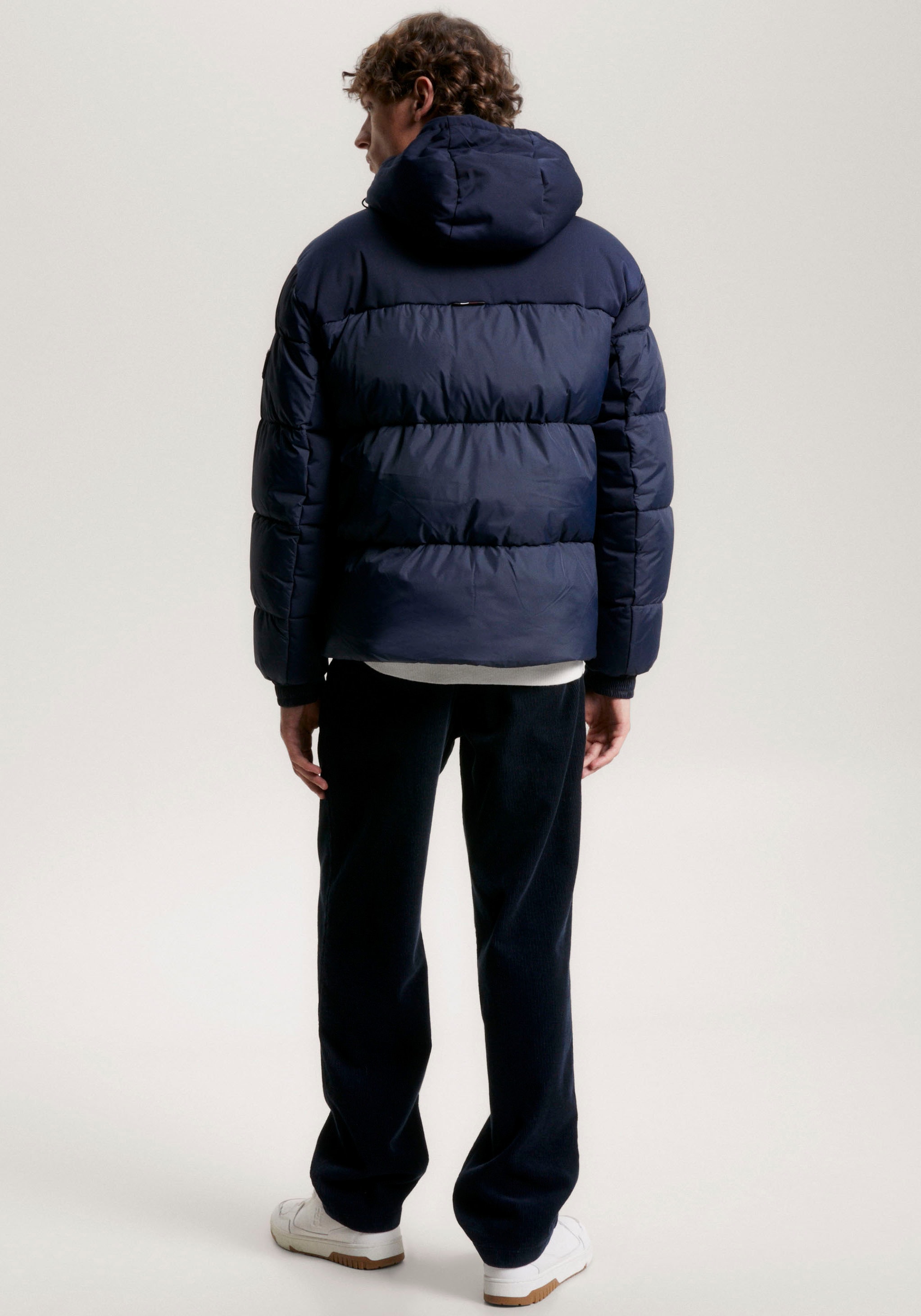 Tommy Hilfiger Steppjacke »NEW YORK HOODED JACKET«, mit Kapuze, hochgeschlossene Winterjacke, wasserabweisend, verstellbare Ärmel