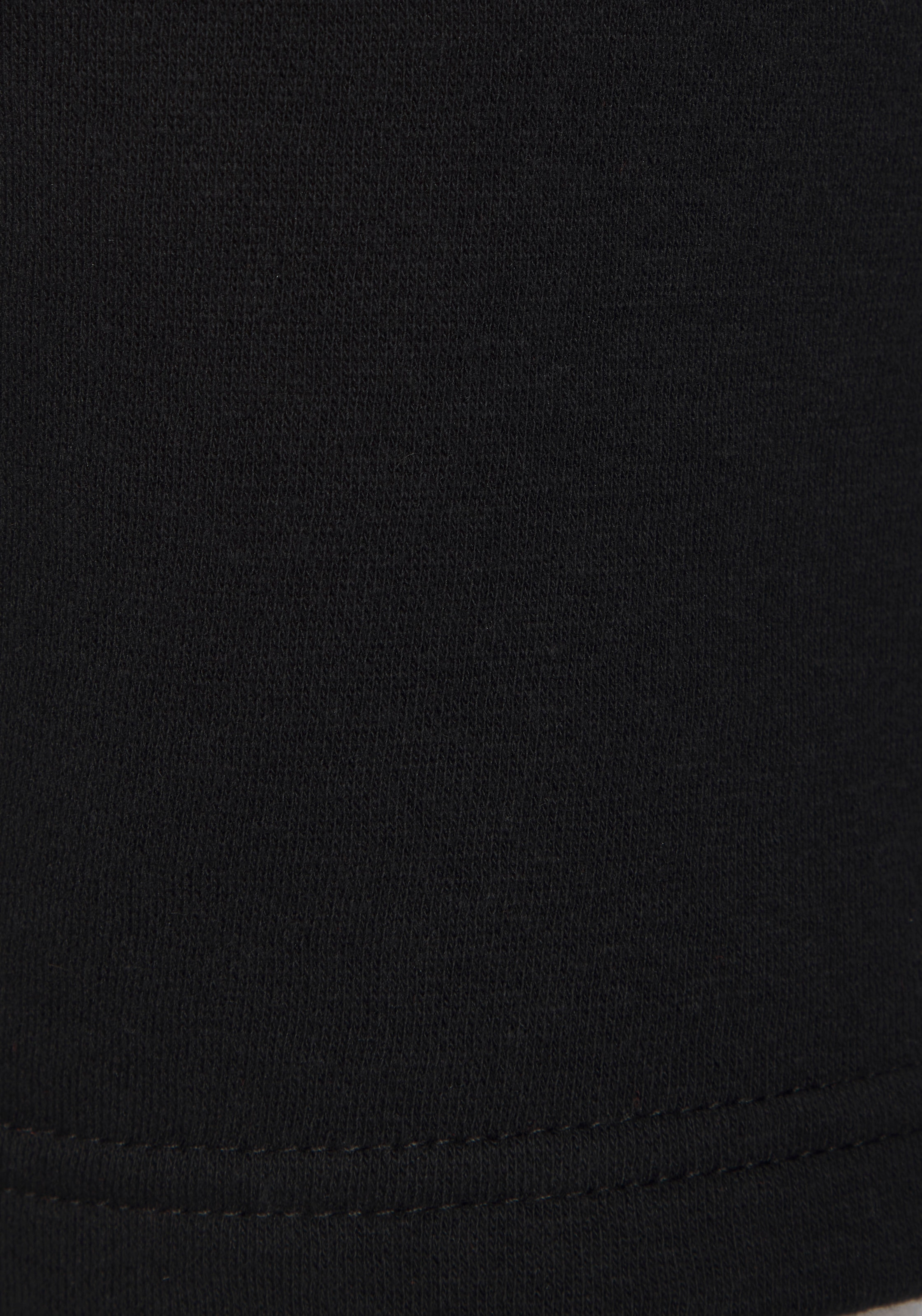 Bench. Loungewear Sweatshorts, mit seitlichen Schlitz