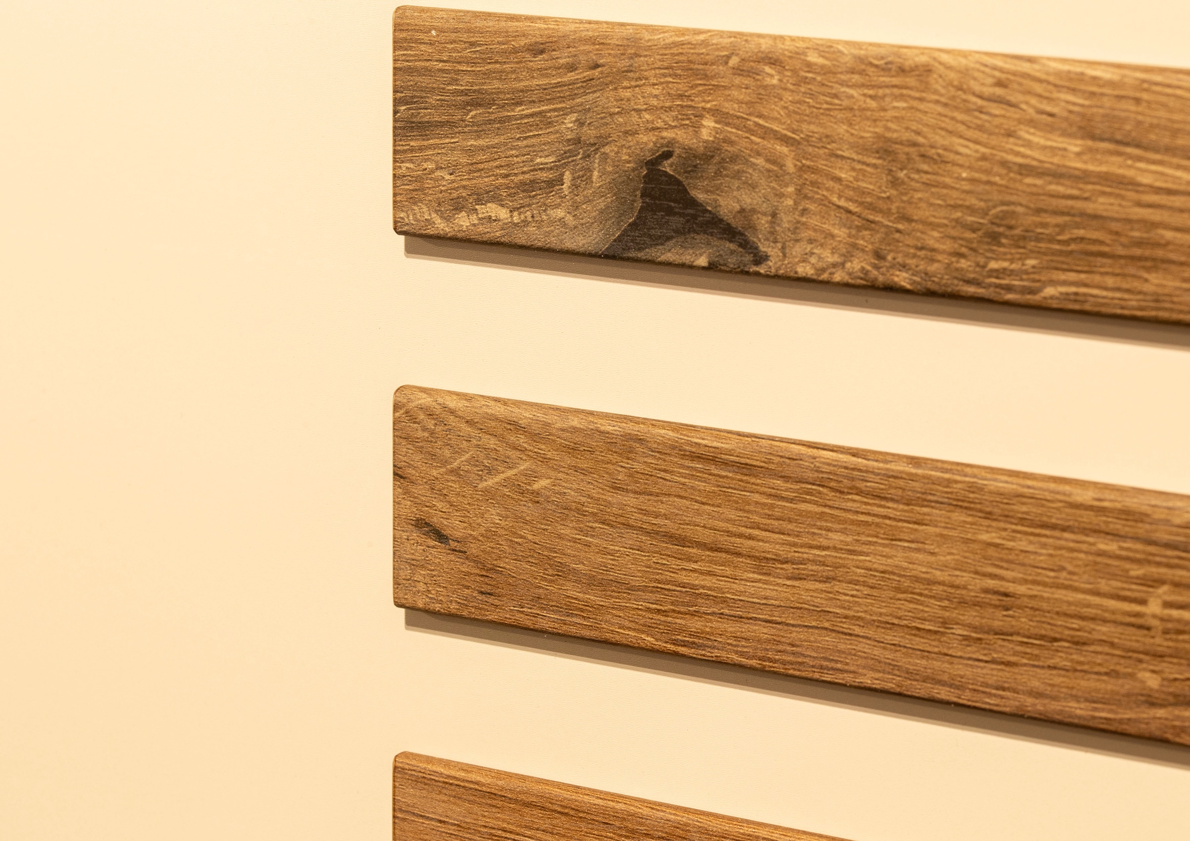 rauch Schwebetürenschrank »Kleiderschrank Schrank Garderobe Schlafzimmerschrank BAREA«, Front mit Auflage in moderner Lamellen-Optik MADE IN GERMANY