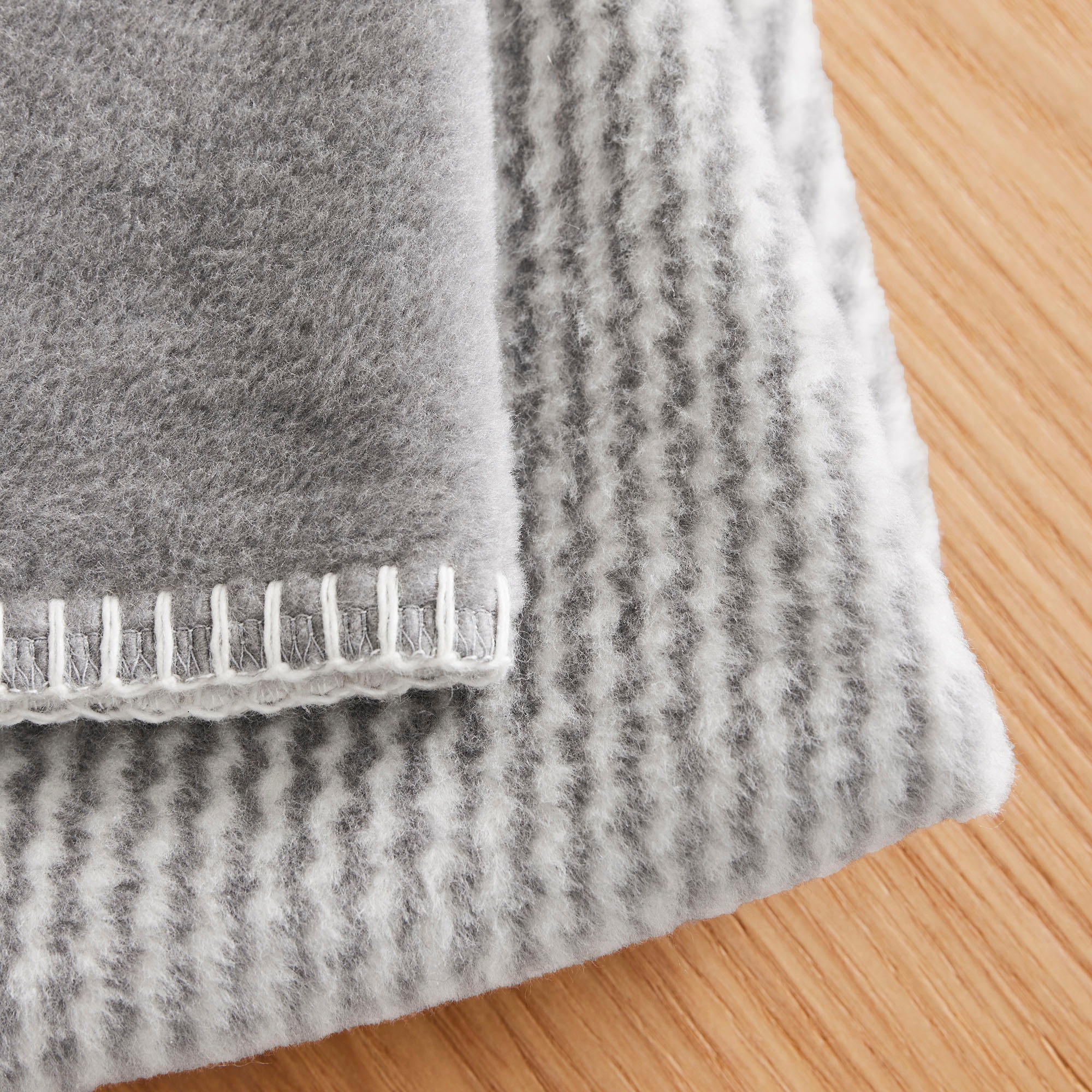 s.Oliver Wohndecke »Kuscheldecke s.Oliver«, mit abstraktem Design