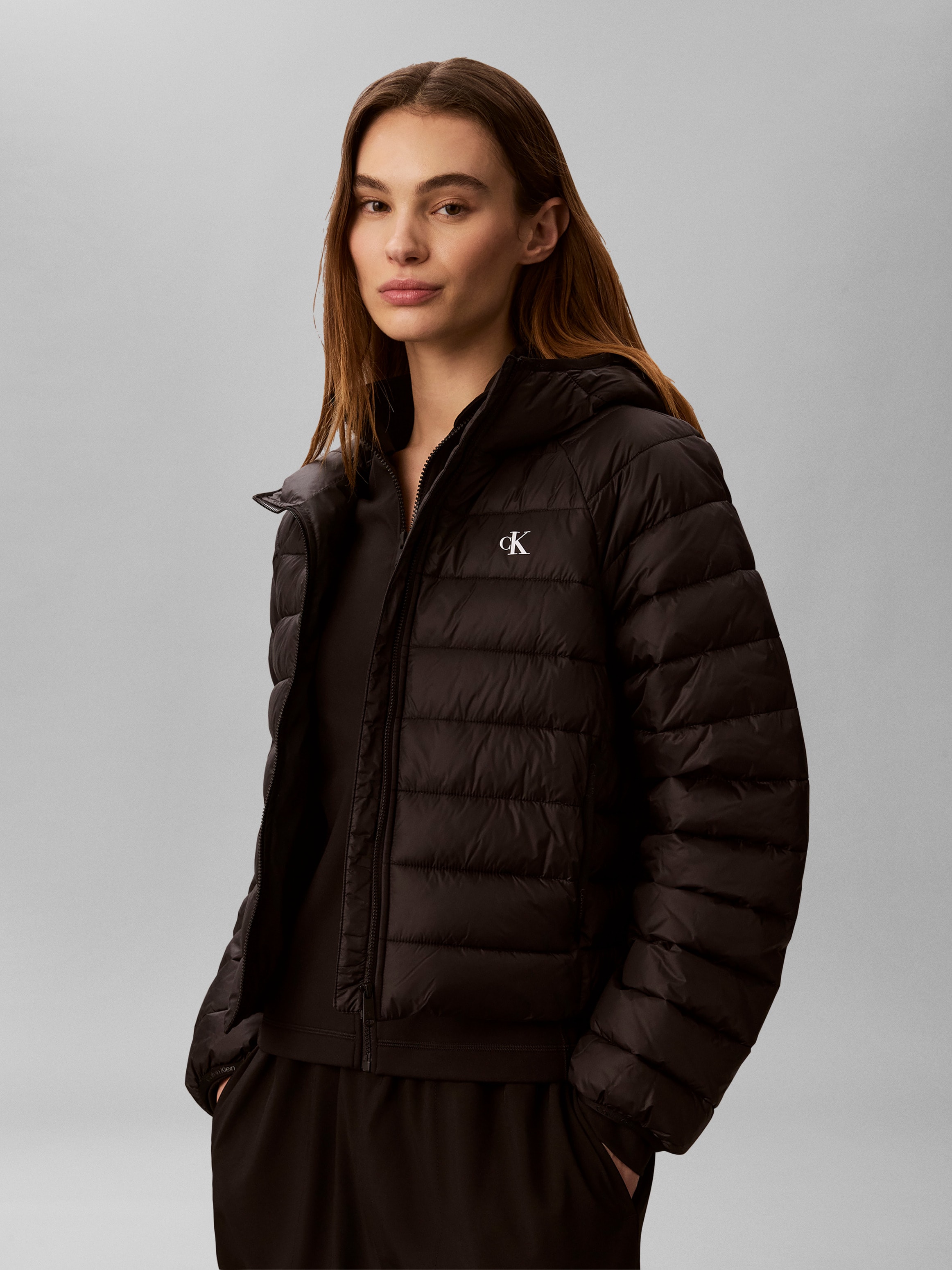 Calvin Klein Jeans Steppjacke »ULW SHORT CK PACKABLE PUFFER JAC« mit Kapuze in kurzer Passform