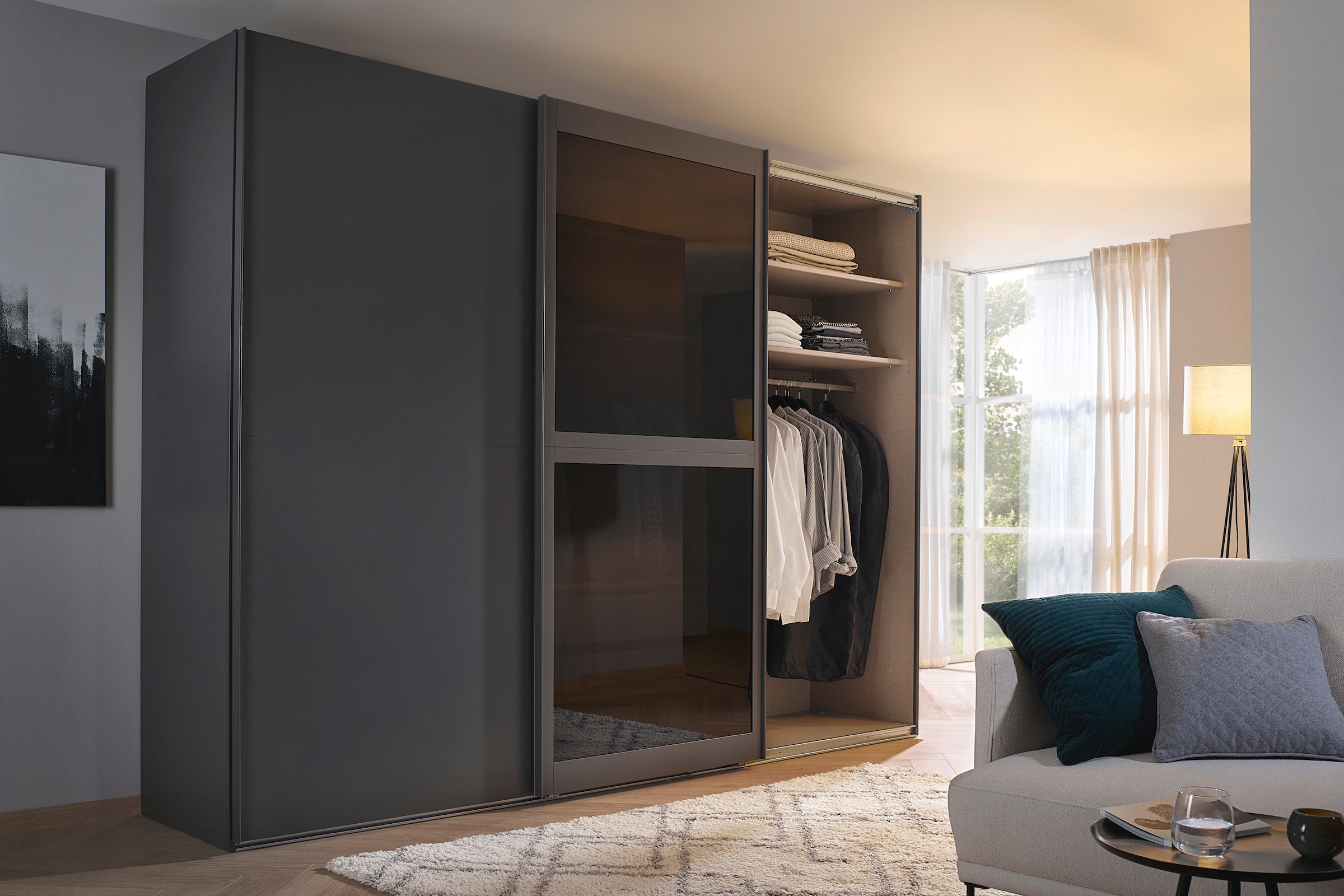 rauch Schwebetürenschrank »Kleiderschrank Schrank Garderobe Schlafzimmerschrank LUMIS«, (inkl. umfangreichem Zubehör), mit Glasrahmentüren aus transparentem Grauglas MADE IN GERMANY
