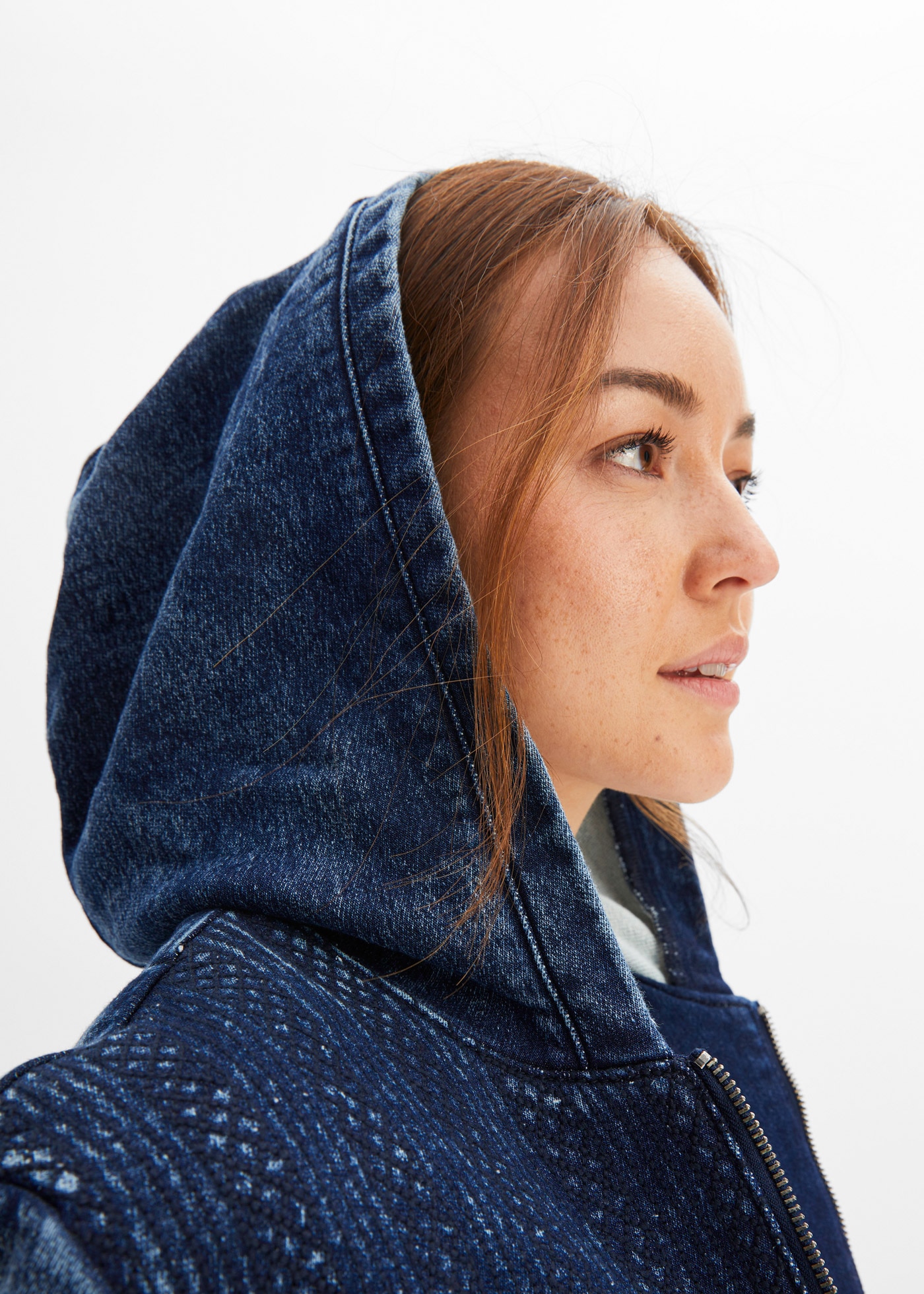 bonprix Jeansjacke mit Kapuze Kurzmantel in ausgestellter Parka-Form, mit Kapuze
