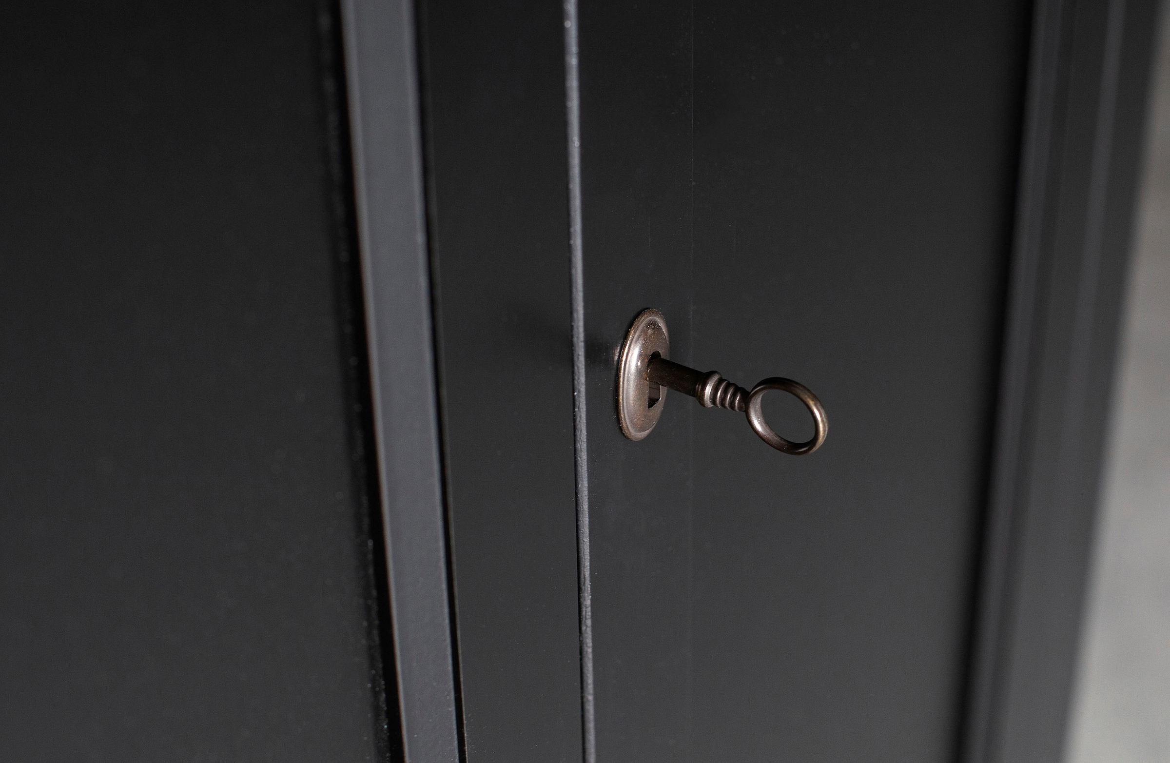 WOOOD Stauraumschrank »Eva«, glatt geschliffene Kiefernholz, H 150 cm x B 93 cm