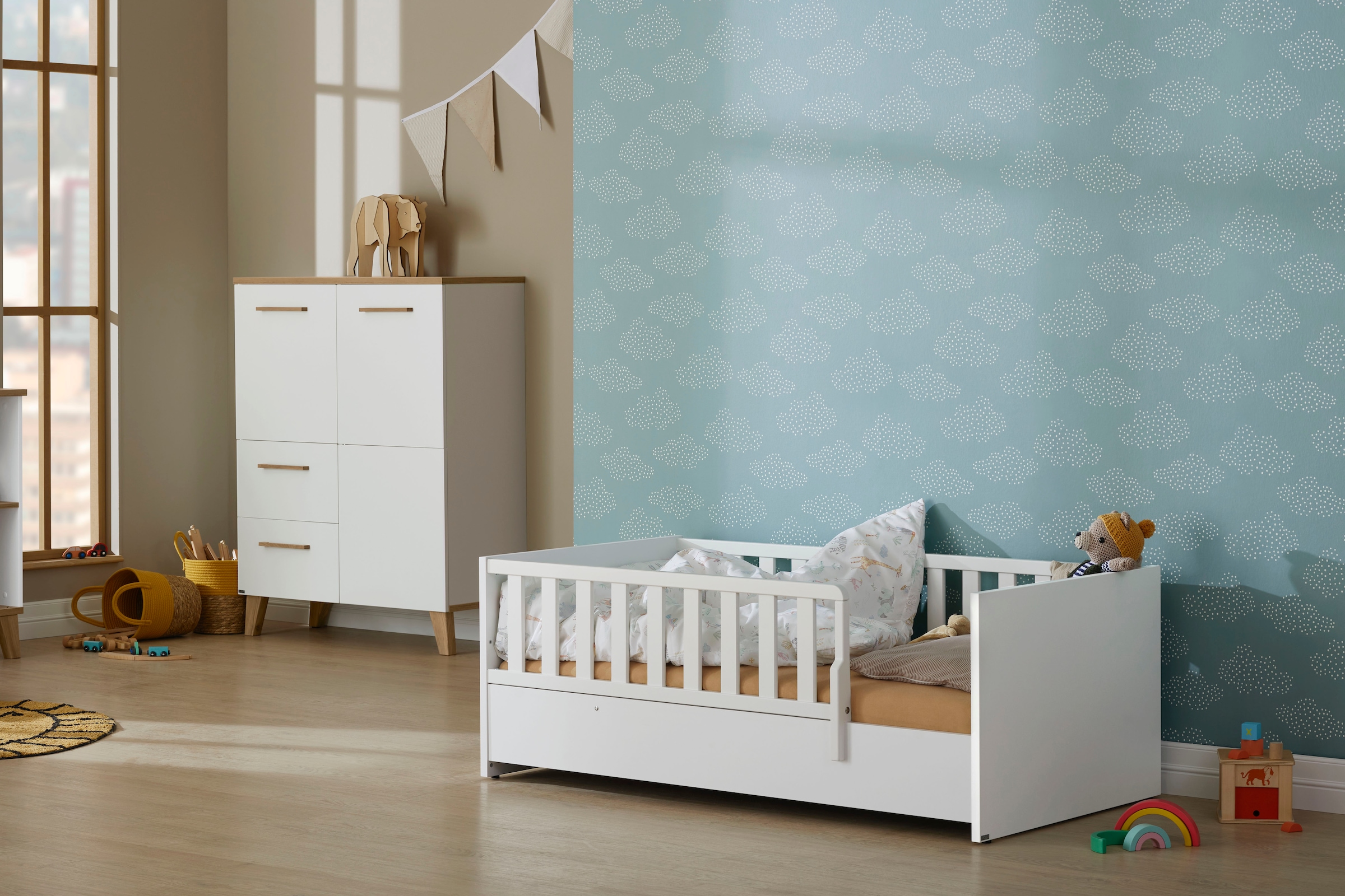 PAIDI Babybett »LITTLE SNU 70x140cm in Beige oder Weiß, umbaubares Bodenbett« Kinderbett mit Rausfallschutz aus Massivholz, langlebiges Gitterbett