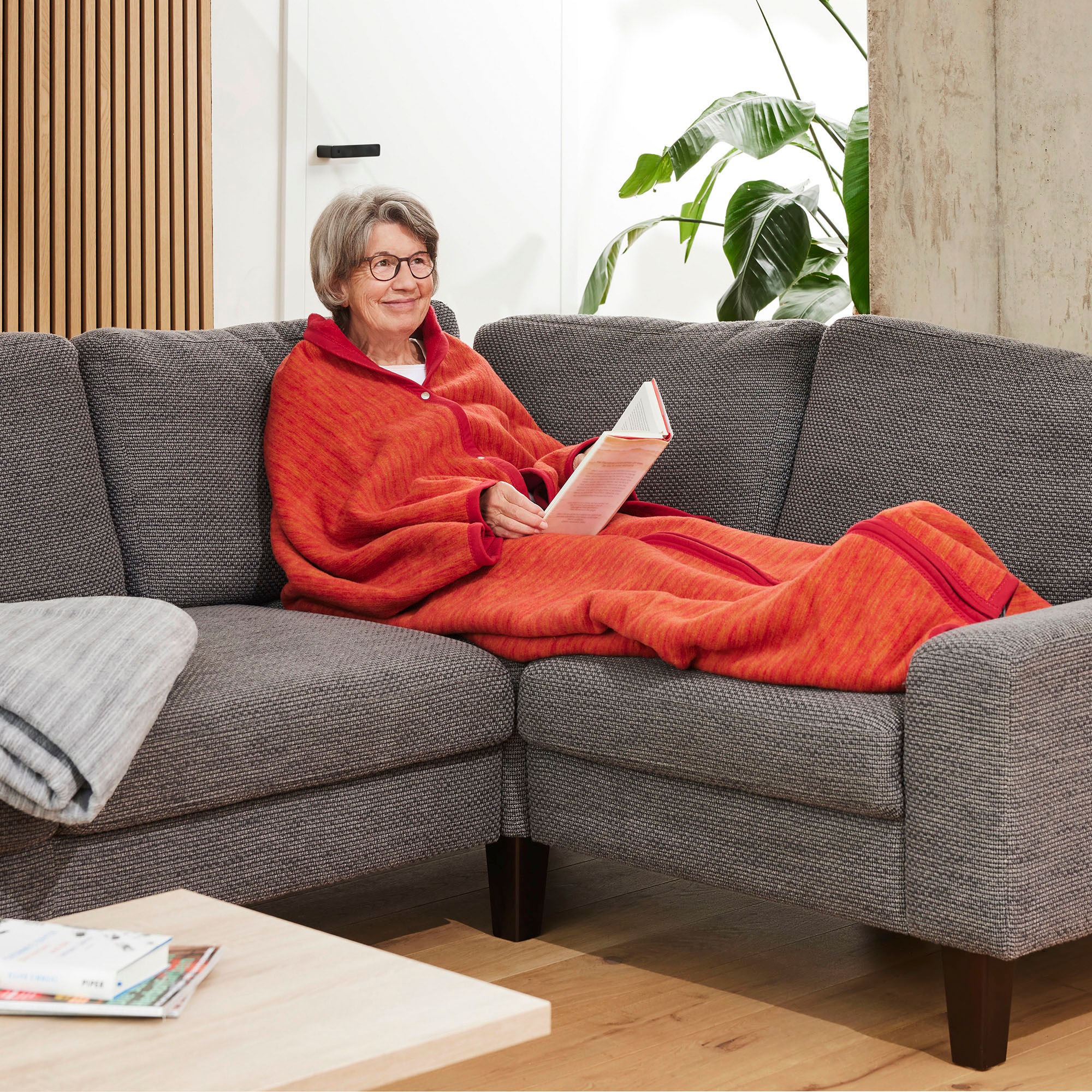 IBENA Wohndecke »Fano«, Wohnmantel mit Druckknöpfen, Kuscheldecke