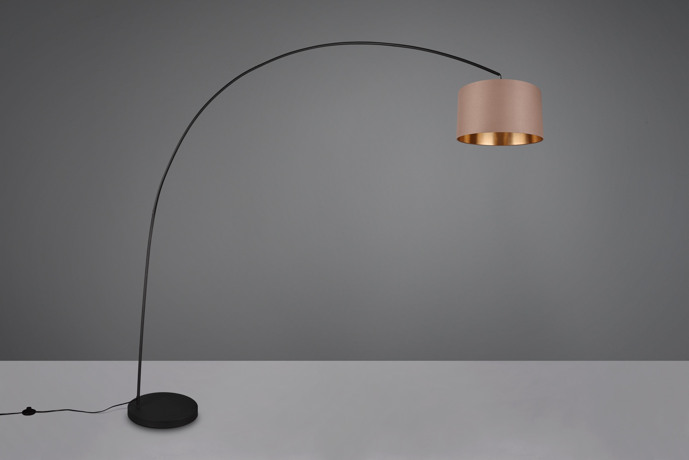 TRIO Leuchten Bogenlampe »MANSUR«, Bogenlampe mit Stoffschirm, exkl. 1x E27 max 60Watt, Fußschalter, Schirm taupe/gold