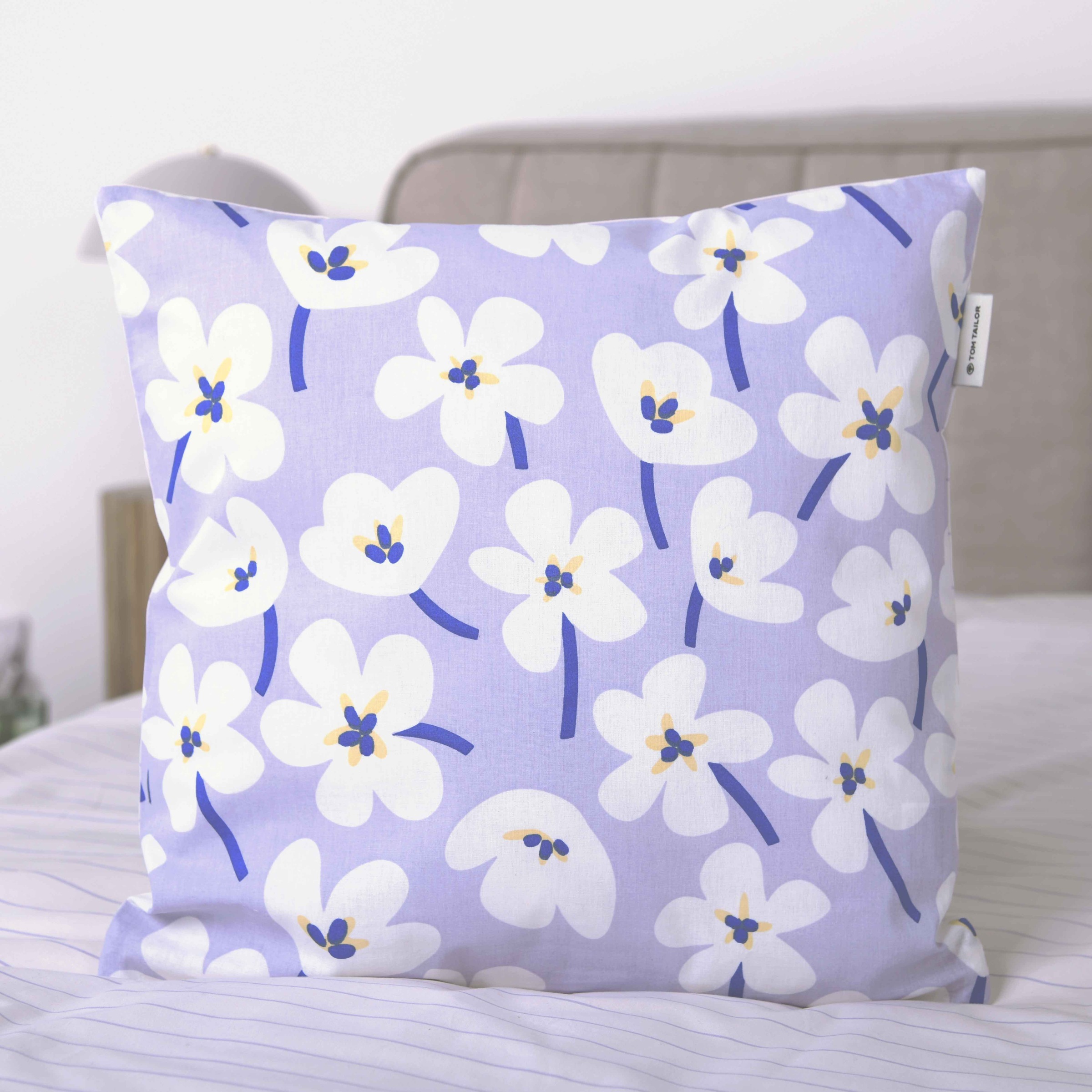 TOM TAILOR HOME Kissenhülle »new bedroom, FRESH FLOWERS, 40x40cm oder 40x80cm«, (1 St.), mit farbigem Markenreißverschluss