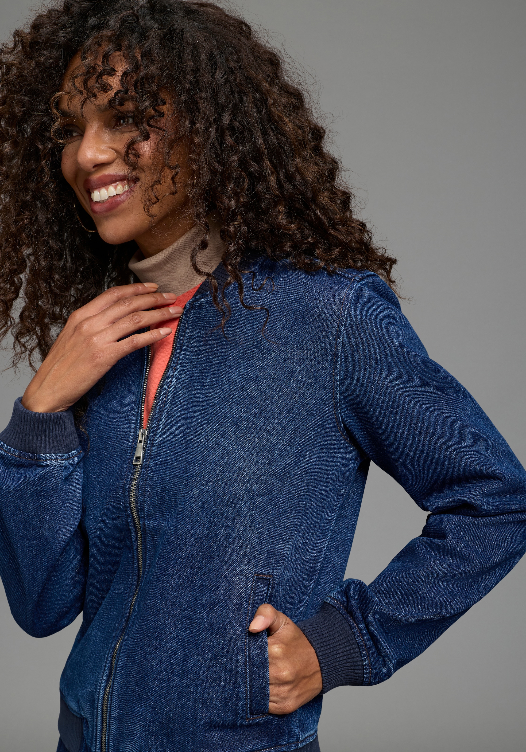 Arizona Jeansjacke »im winterlicheren Denim« hüftlang, Comfort Fit, mit Reißverschluss