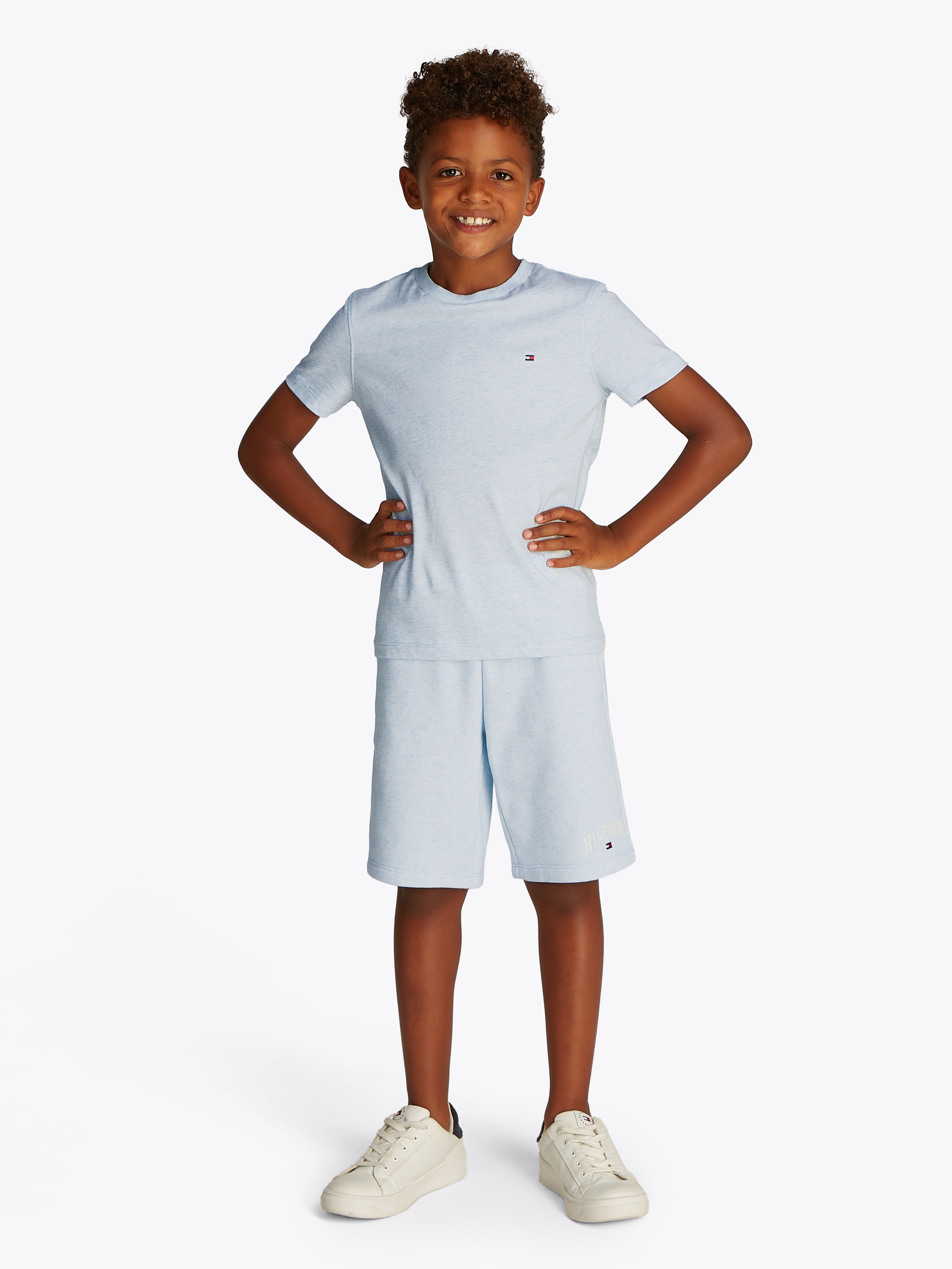 Tommy Hilfiger T-Shirt »ESSENTIAL COTTON TEE S/S«, mit Logostickerei