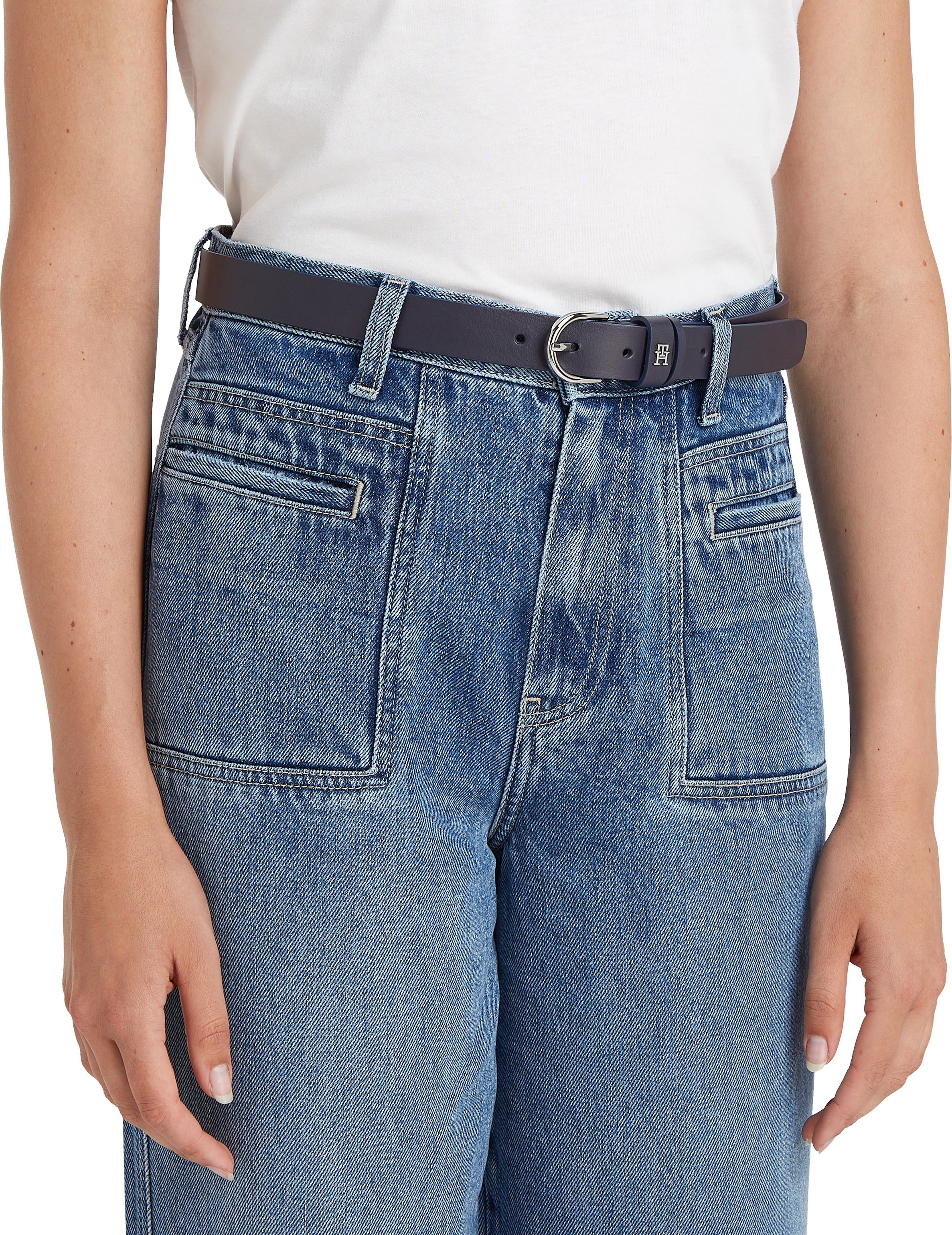 Tommy Hilfiger Ledergürtel »ESSENTIAL EFFORTLESS 2.5 SV«, Einfachdornschließe, Metallemblem