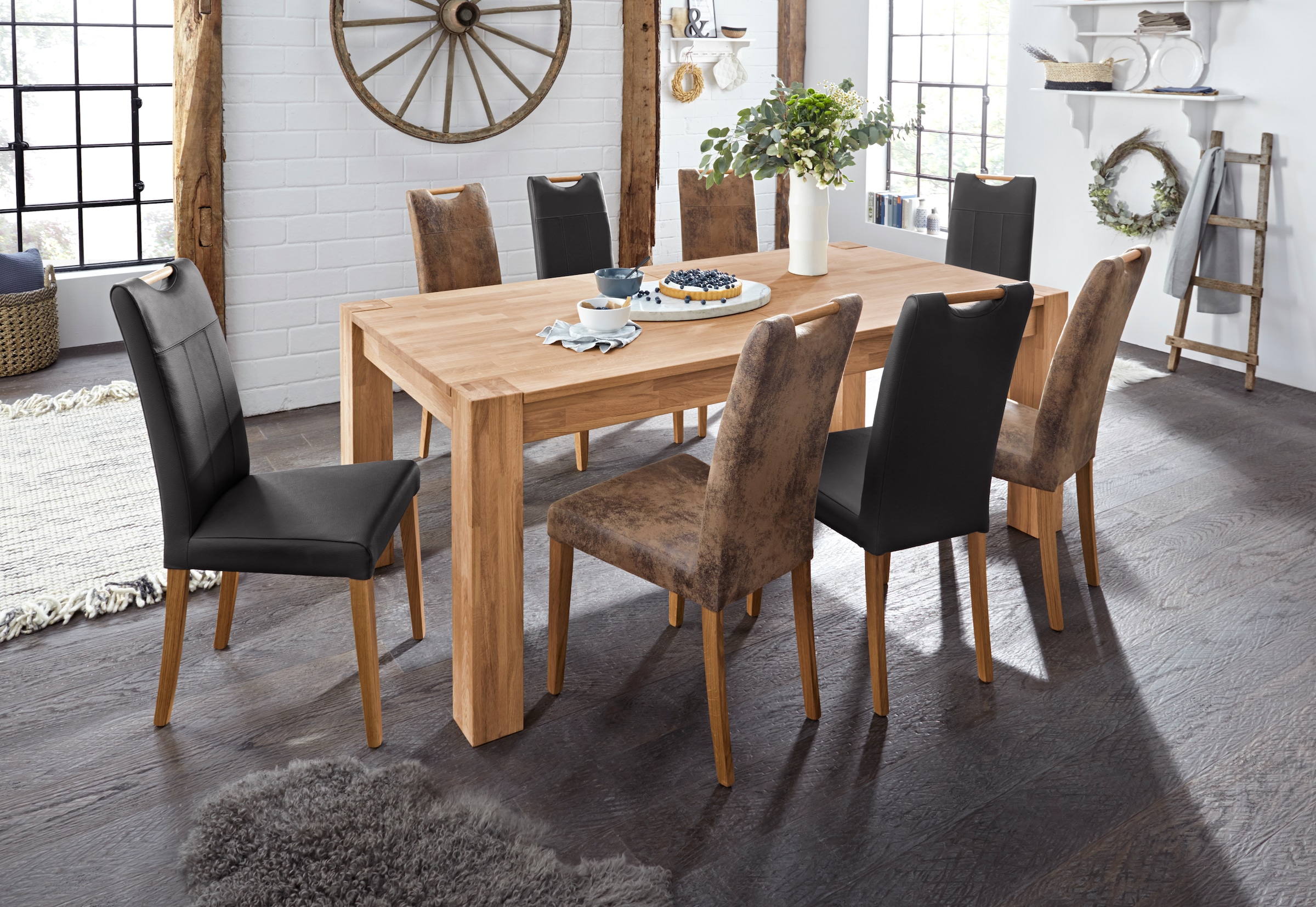 Home affaire Esszimmerstuhl »Roberta Polsterstuhl, Gestell Eiche massiv«, (Set), 2 St., Luxus-Microfaser Vintageoptik, Bezug aus strapazierfähiger Microfaser