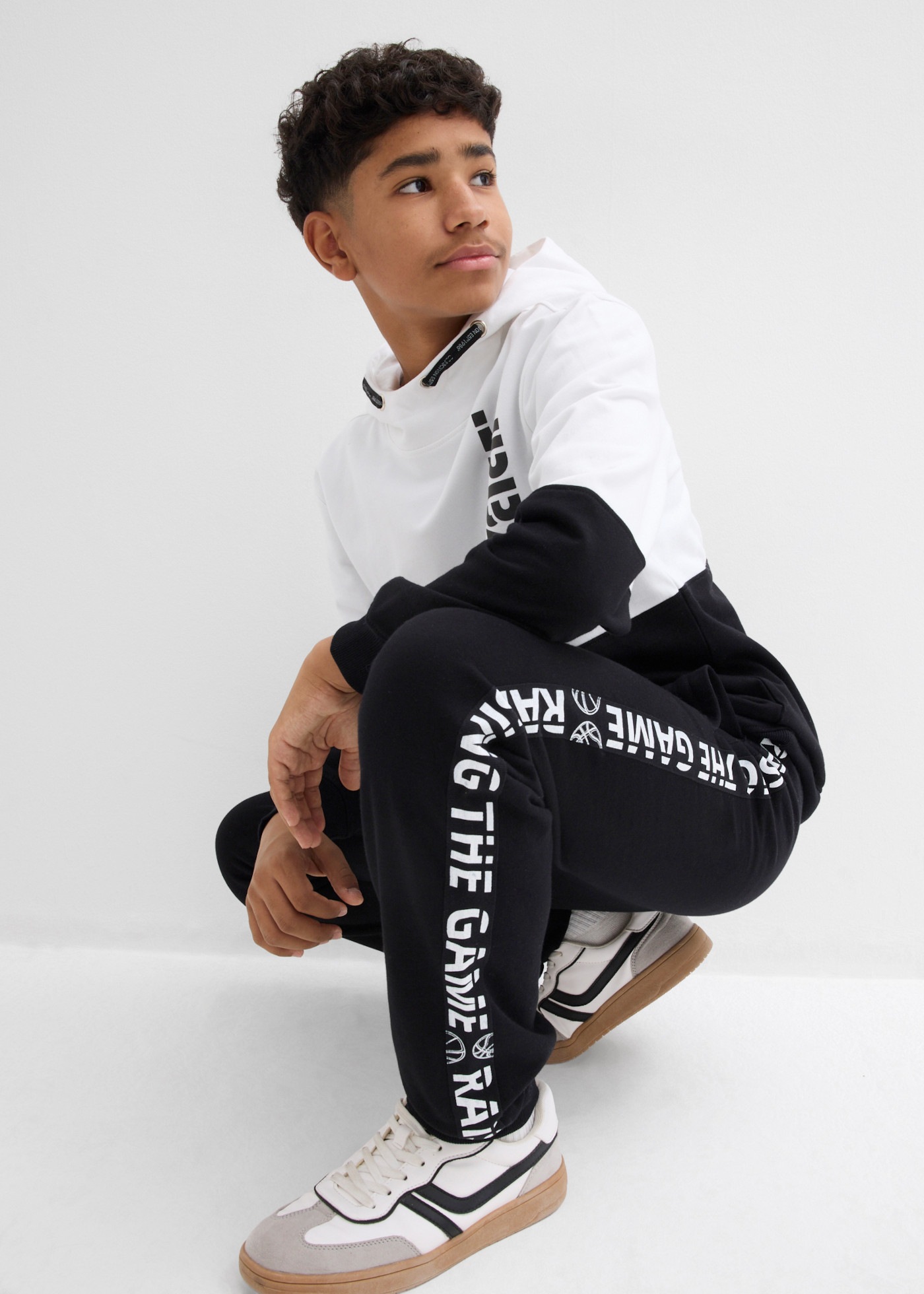 bonprix Sweathose  für Jungen, mit Schriftzug an den Seiten, Regular Fit, aus Baumwolle