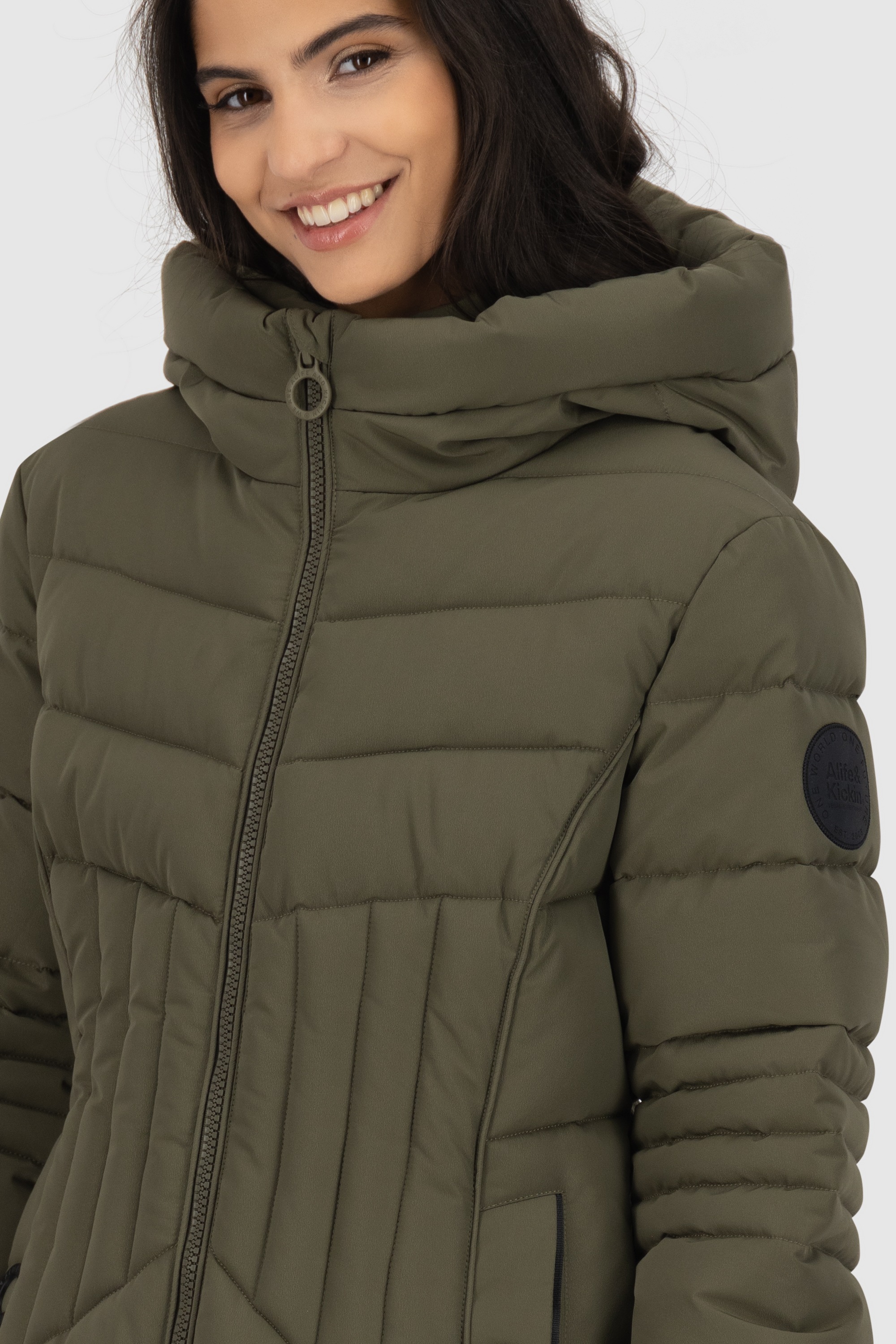 Alife & Kickin Winterjacke »Damen PriscillaAK A«, mit Kapuze, Gefütterter kurzer Mantel mit figurbetonter Passform und 2-Wege-Zip