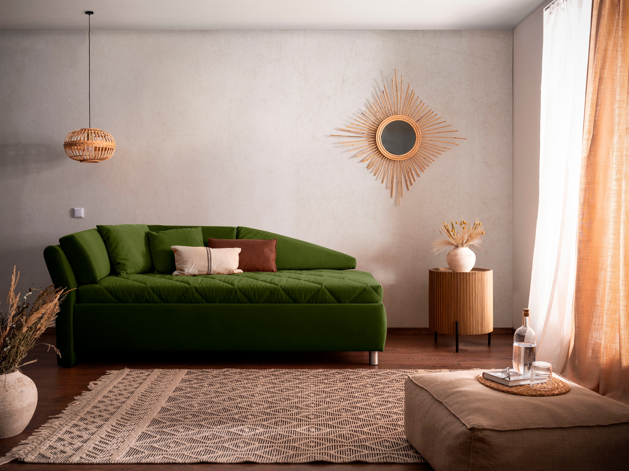 alina Schlafsofa »Lindsay«, Bettkasten, Zierkissen-Set aus: 2 Stk. 40x40cm, 1 Stk. 30x30cm